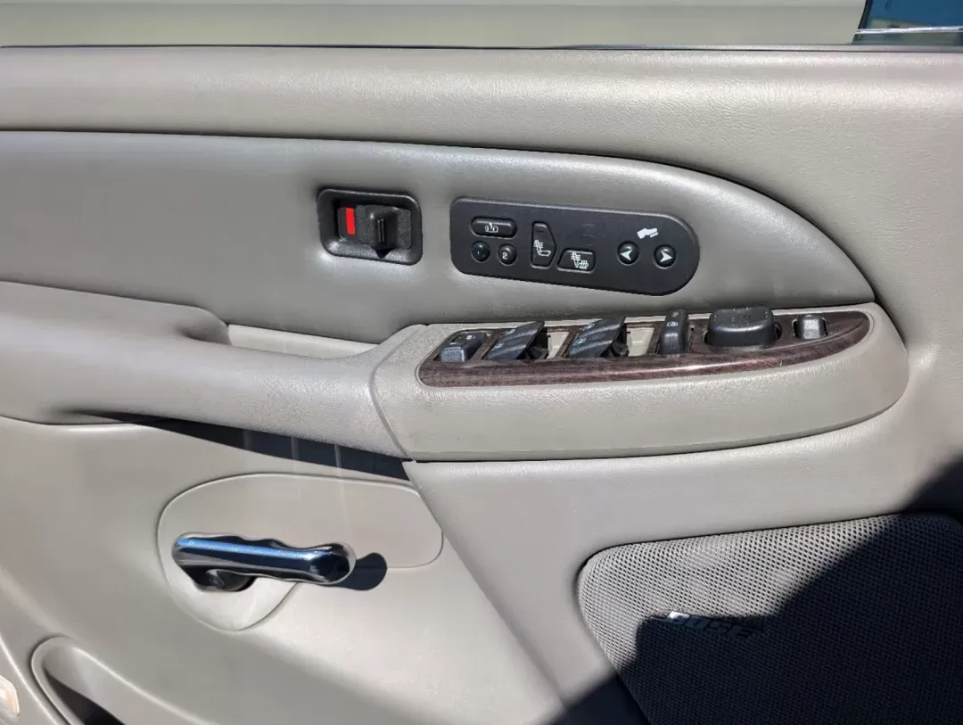 2006 /Stone Gray GMC Yukon Denali (1GKEK63U46J) with an Gas V8 6.0L/364 engine, 4-Speed Automatic w/OD transmission, located at 5115 14th Ave., Columbus, GA, 31904, (706) 323-0345, 32.511494, -84.971046 - 2006 GMC Yukon Denali - Photo#12