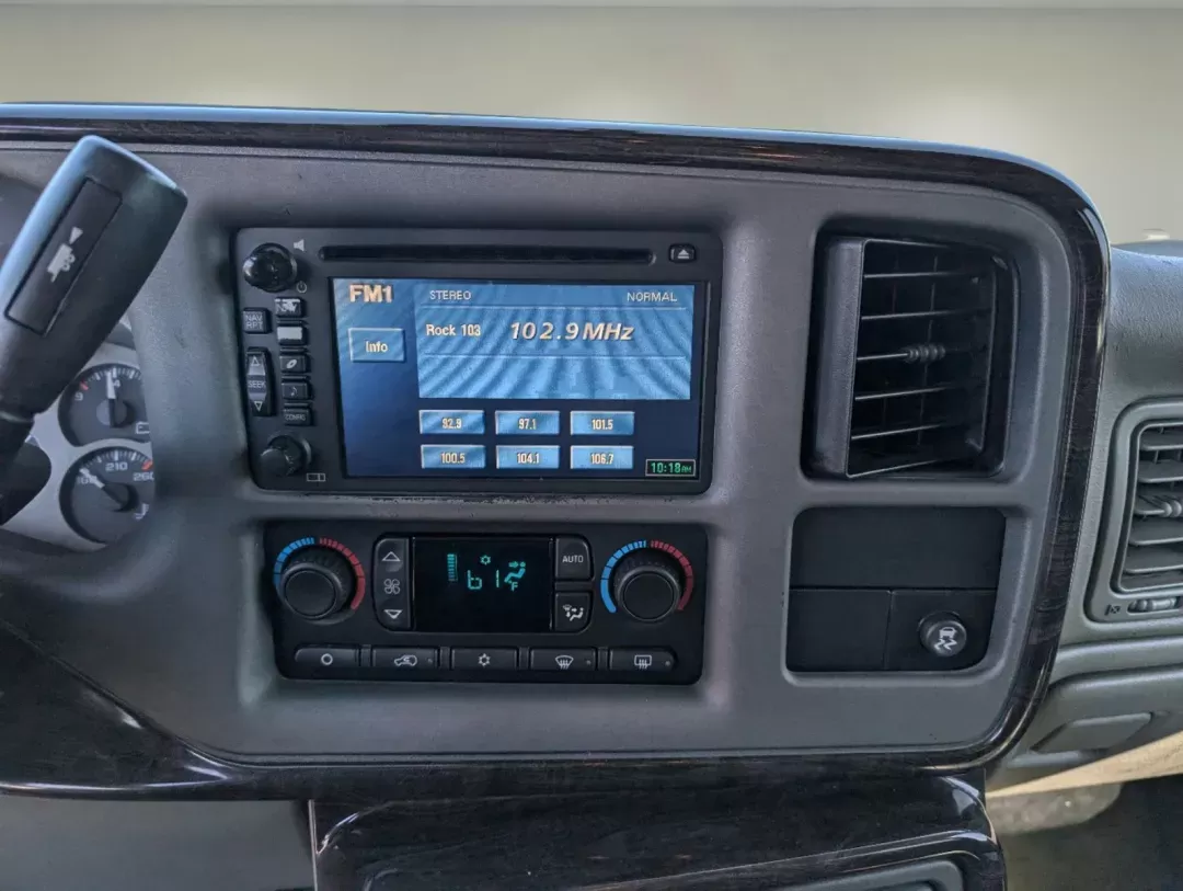 2006 /Stone Gray GMC Yukon Denali (1GKEK63U46J) with an Gas V8 6.0L/364 engine, 4-Speed Automatic w/OD transmission, located at 5115 14th Ave., Columbus, GA, 31904, (706) 323-0345, 32.511494, -84.971046 - 2006 GMC Yukon Denali - Photo#14