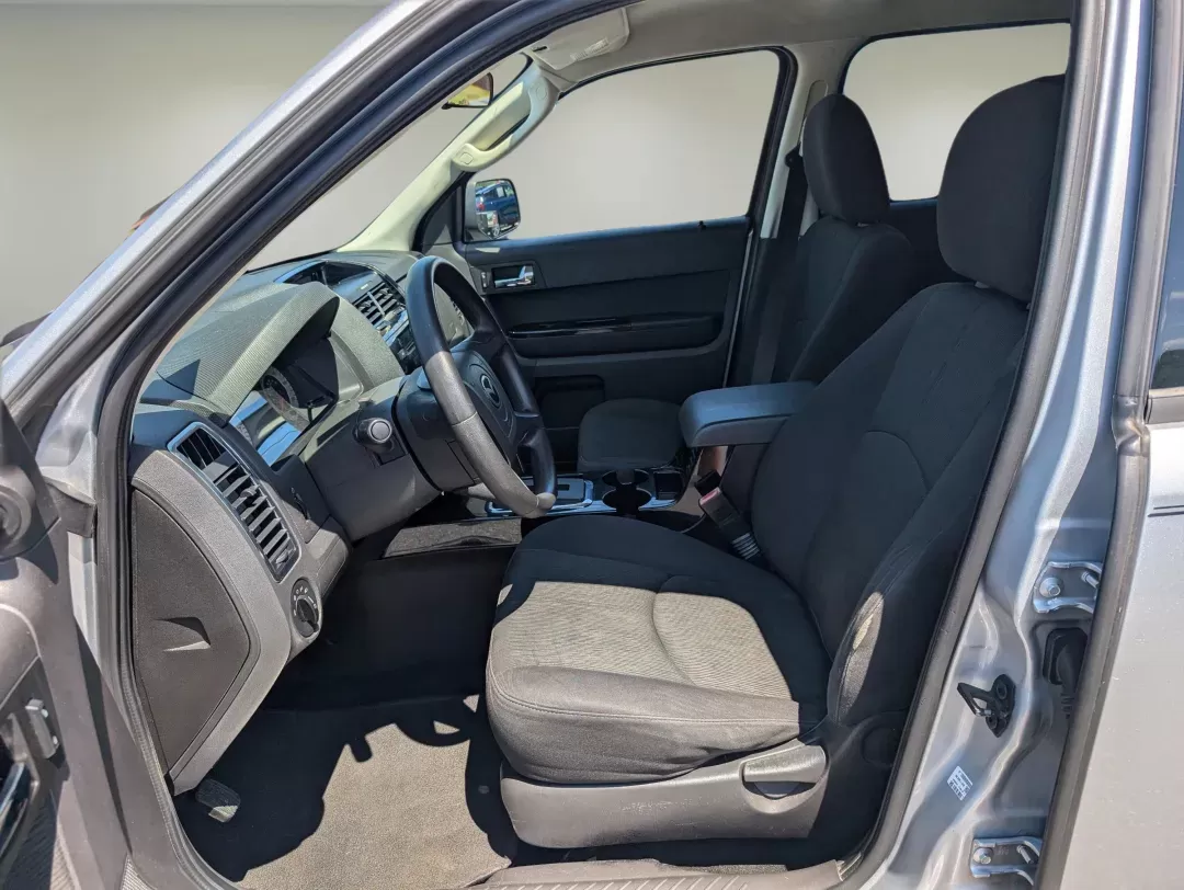 2011 /Charcoal Mazda Tribute Sport (4F2CY0C7XBK) with an Gas I4 2.5L/152 engine, 6-Speed Automatic transmission, located at 1430 Gateway Drive, Opelika, AL, 36801, (334) 239-0944, 32.637871, -85.409790 - 2011 Mazda Tribute Sport - Photo#9