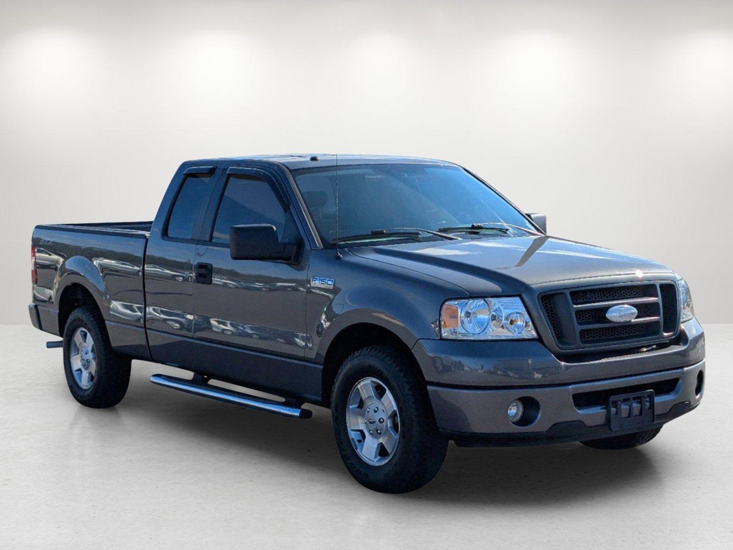 2008 Ford F-150 XLT (1FTRX12W08F) with an Gas V8 4.6L/281 engine, 4-Speed Automatic w/OD transmission, located at 3959 U.S. 80 W, Phenix City, AL, 36870, (334) 297-4885, 32.469296, -85.135185 - 2008 Ford F-150 XLT - Photo#2