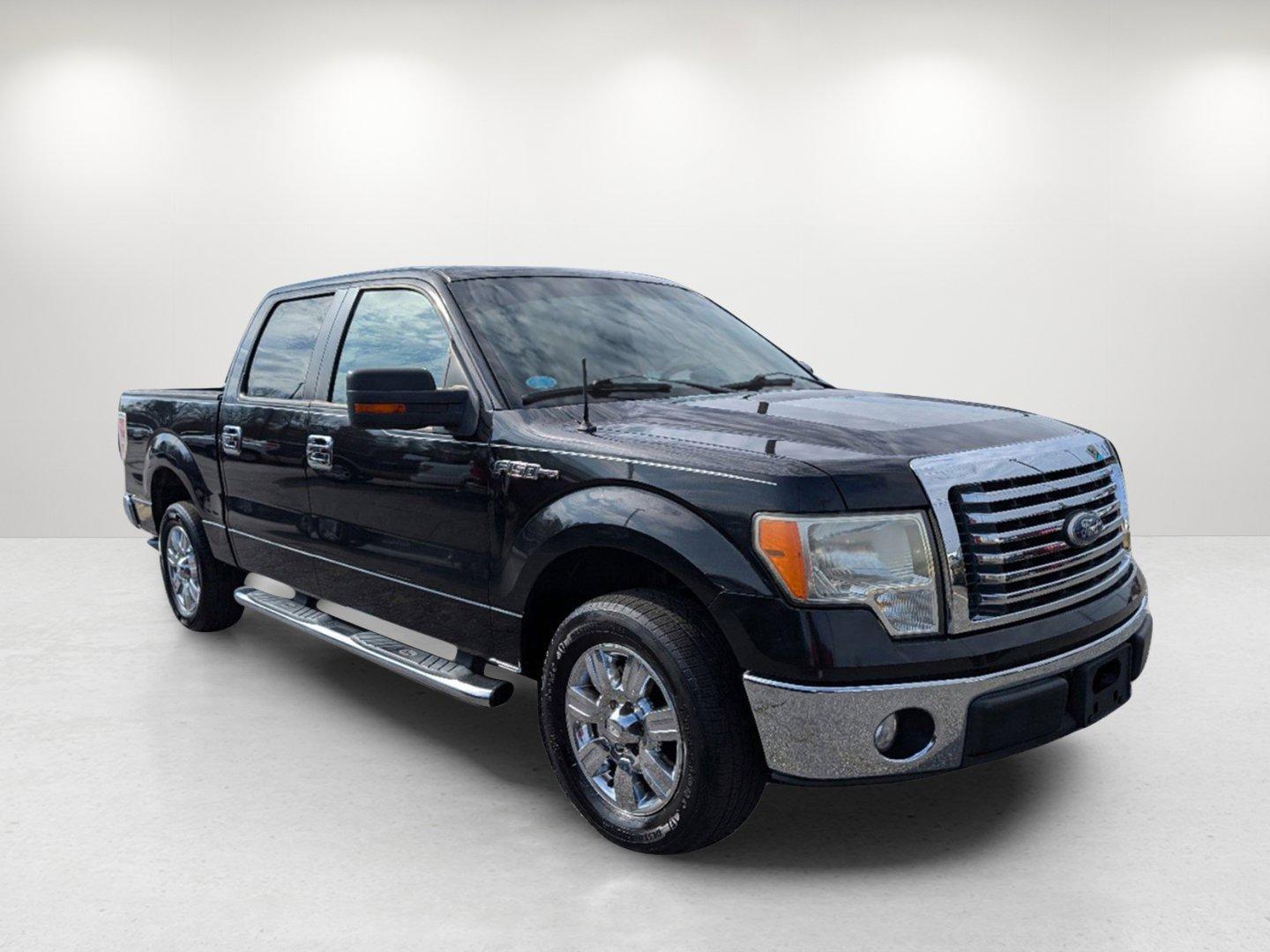 2010 Ford F-150 XLT (1FTFW1CVXAF) with an Gas/Ethanol V8 5.4L/330 engine, 6-Speed Automatic transmission, located at 1430 Gateway Drive, Opelika, AL, 36801, (334) 239-0944, 32.637871, -85.409790 - 2010 Ford F-150 XLT - Photo#2