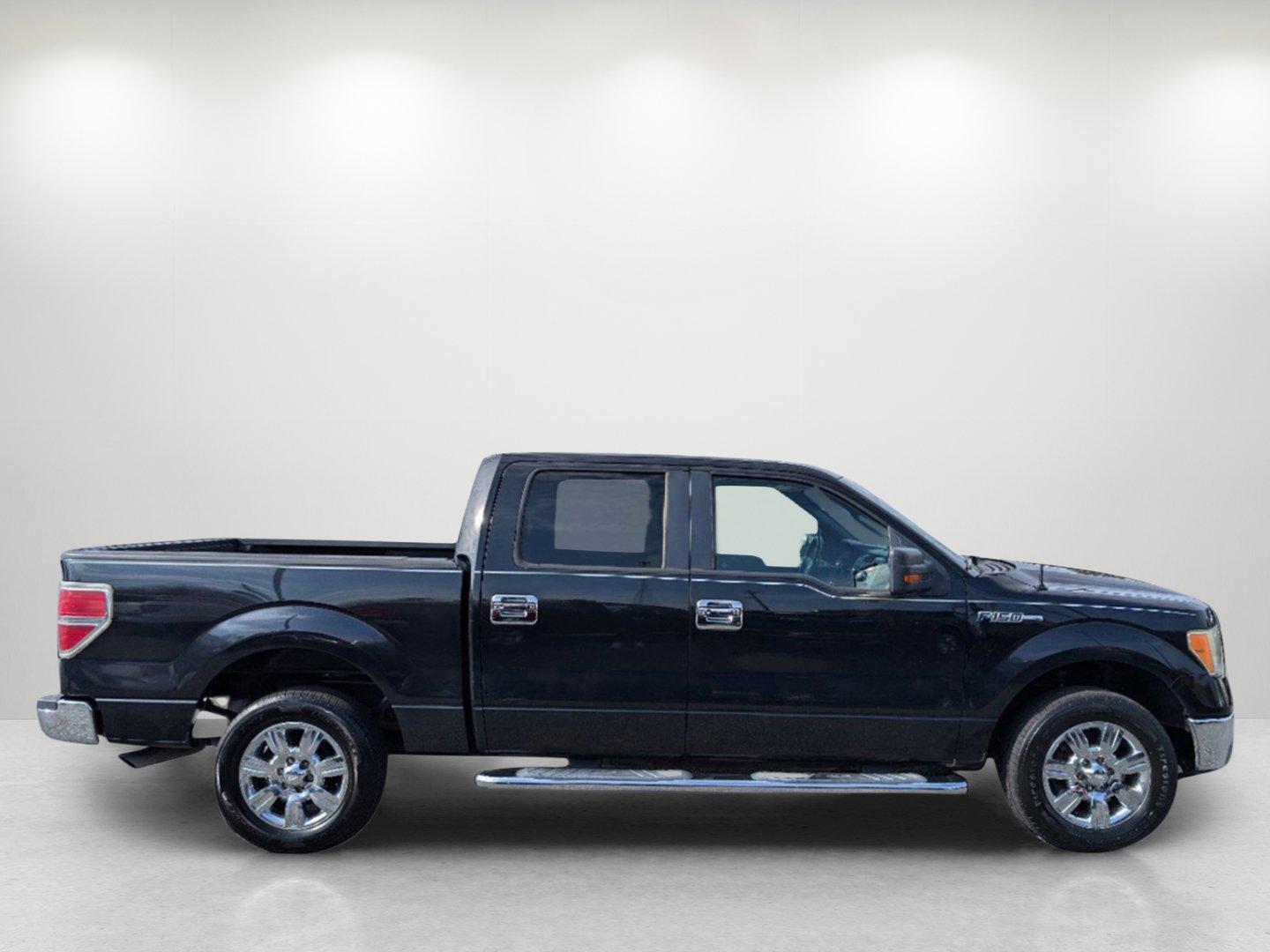 2010 Ford F-150 XLT (1FTFW1CVXAF) with an Gas/Ethanol V8 5.4L/330 engine, 6-Speed Automatic transmission, located at 1430 Gateway Drive, Opelika, AL, 36801, (334) 239-0944, 32.637871, -85.409790 - 2010 Ford F-150 XLT - Photo#3