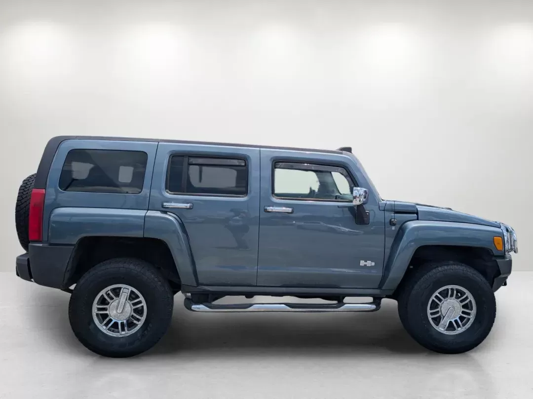 2006 /Ebony Hummer H3 (5GTDN136768) with an Gas 5 3.5L/211 engine, 4-Speed Automatic w/OD transmission, located at 3959 U.S. 80 W, Phenix City, AL, 36870, (334) 297-4885, 32.469296, -85.135185 - 2006 Hummer H3 - Photo#4