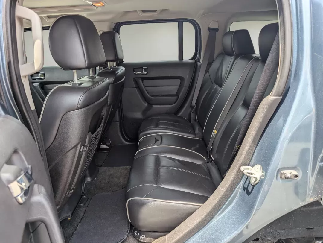 2006 /Ebony Hummer H3 (5GTDN136768) with an Gas 5 3.5L/211 engine, 4-Speed Automatic w/OD transmission, located at 3959 U.S. 80 W, Phenix City, AL, 36870, (334) 297-4885, 32.469296, -85.135185 - 2006 Hummer H3 - Photo#11