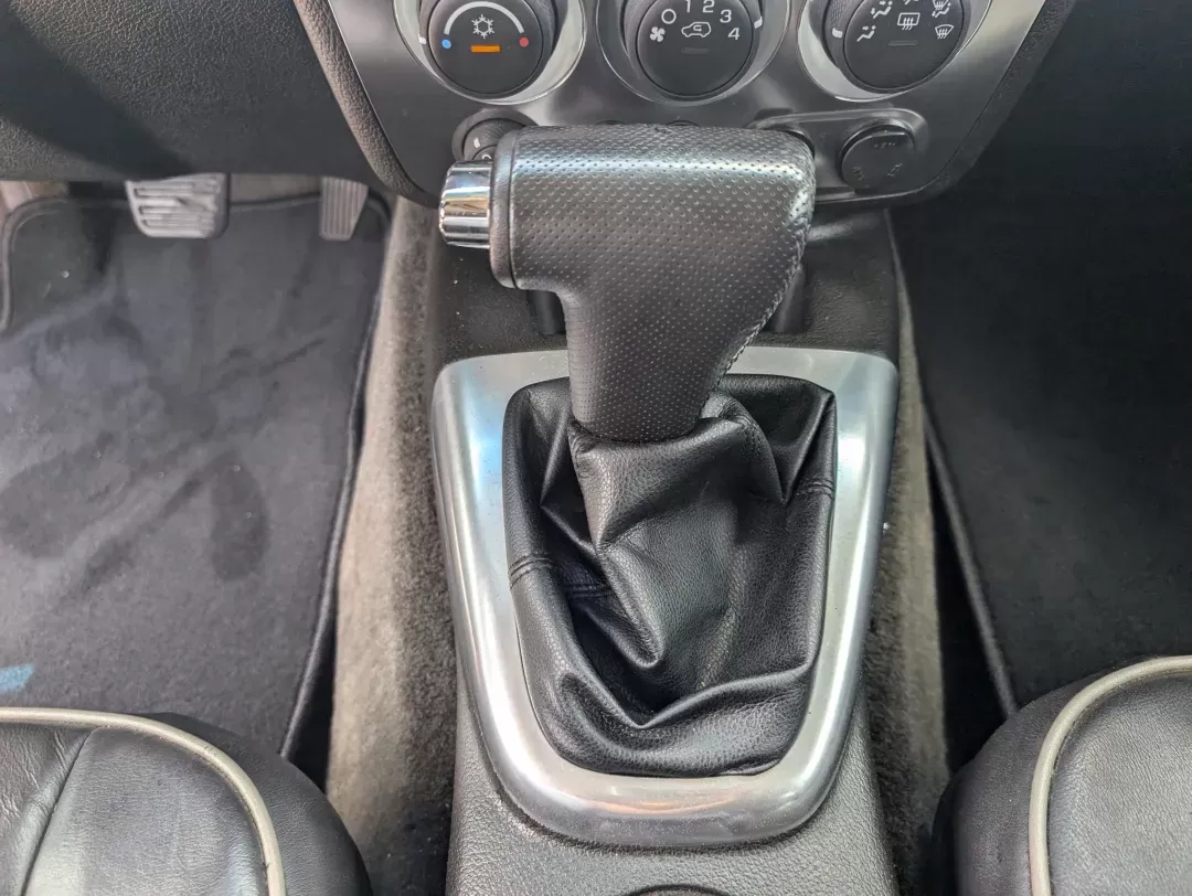 2006 /Ebony Hummer H3 (5GTDN136768) with an Gas 5 3.5L/211 engine, 4-Speed Automatic w/OD transmission, located at 3959 U.S. 80 W, Phenix City, AL, 36870, (334) 297-4885, 32.469296, -85.135185 - 2006 Hummer H3 - Photo#14
