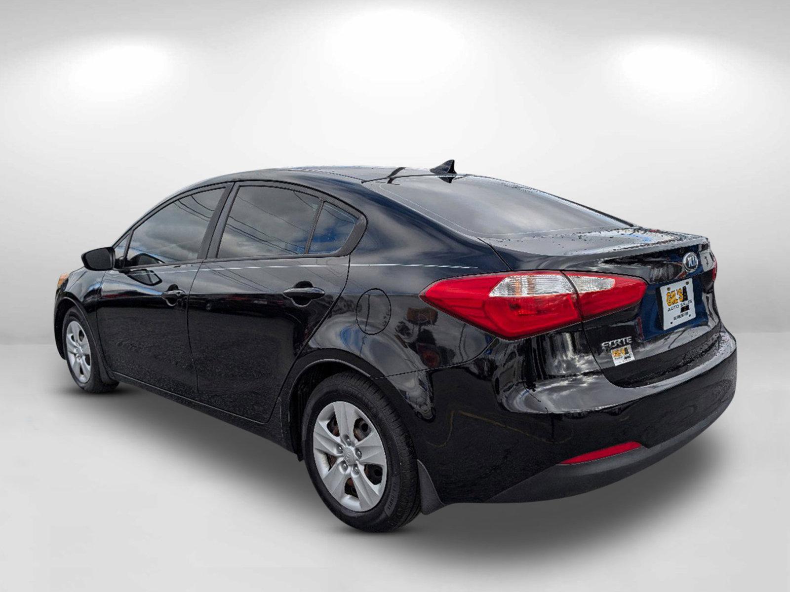 2016 /Black Kia Forte LX (KNAFK4A64G5) with an Regular Unleaded I-4 1.8 L/110 engine, 6-Speed Automatic w/OD transmission, located at 1430 Gateway Drive, Opelika, AL, 36801, (334) 239-0944, 32.637871, -85.409790 - 2016 Kia Forte LX - Photo#6