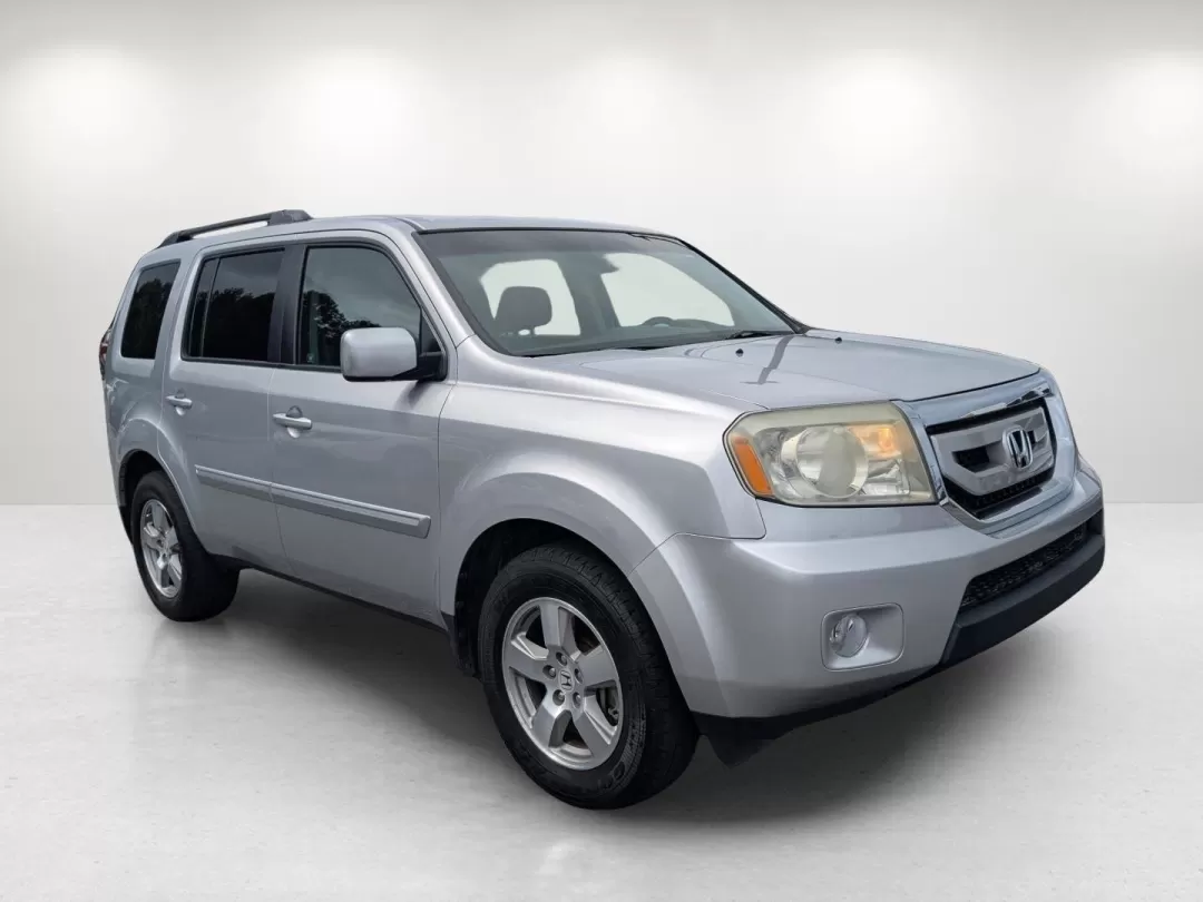 2011 Honda Pilot EX (5FNYF3H40BB) with an Other engine, located at 1430 Gateway Drive, Opelika, AL, 36801, (334) 239-0944, 32.637871, -85.409790 - **Discover Your Next Adventure with the 2011 Honda Pilot EX at Gils Auto - Opelika!**<br /> <br /> Are you seeking a reliable and versatile vehicle that caters to your family's needs or weekend escapades? Look no further than the 2011 Honda Pilot EX, available now at Gils Auto located at 1430 Gatewa - Photo#2