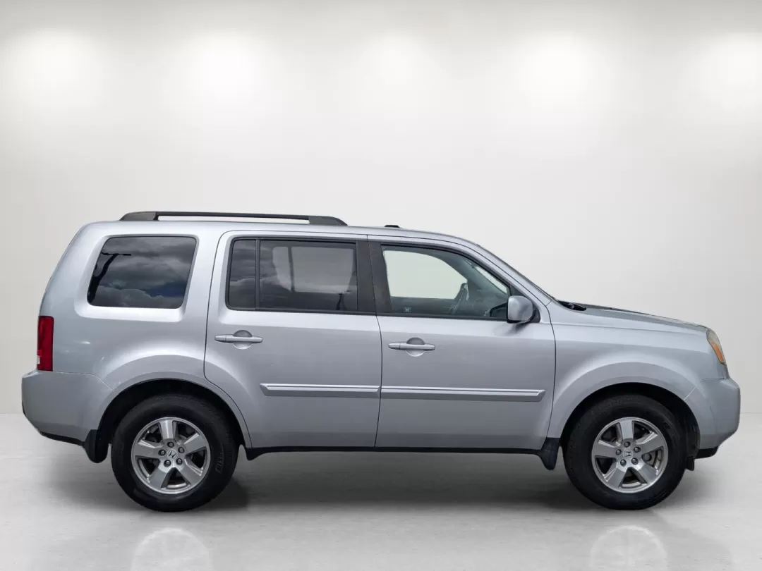 2011 Honda Pilot EX (5FNYF3H40BB) with an Other engine, located at 1430 Gateway Drive, Opelika, AL, 36801, (334) 239-0944, 32.637871, -85.409790 - **Discover Your Next Adventure with the 2011 Honda Pilot EX at Gils Auto - Opelika!**<br /> <br /> Are you seeking a reliable and versatile vehicle that caters to your family's needs or weekend escapades? Look no further than the 2011 Honda Pilot EX, available now at Gils Auto located at 1430 Gatewa - Photo#3