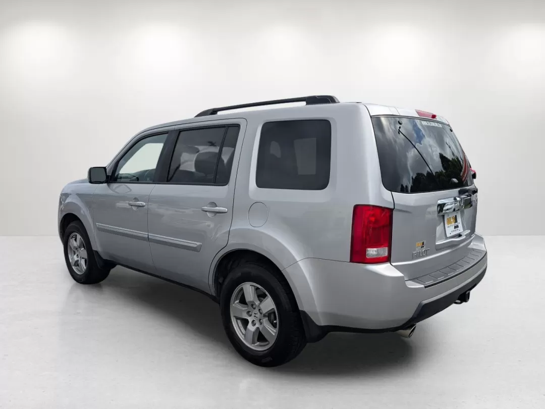 2011 Honda Pilot EX (5FNYF3H40BB) with an Other engine, located at 1430 Gateway Drive, Opelika, AL, 36801, (334) 239-0944, 32.637871, -85.409790 - **Discover Your Next Adventure with the 2011 Honda Pilot EX at Gils Auto - Opelika!**<br /> <br /> Are you seeking a reliable and versatile vehicle that caters to your family's needs or weekend escapades? Look no further than the 2011 Honda Pilot EX, available now at Gils Auto located at 1430 Gatewa - Photo#6