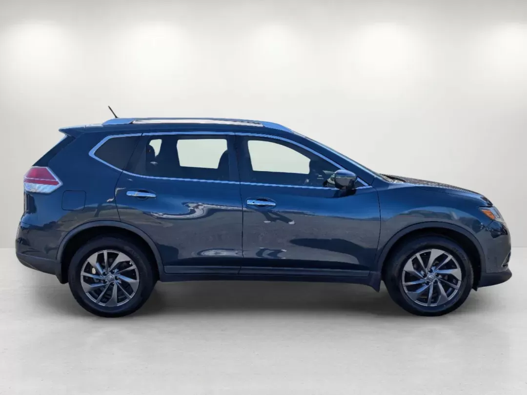 2016 /Charcoal Nissan Rogue SL (KNMAT2MT2GP) with an Other engine, located at 3959 U.S. 80 W, Phenix City, AL, 36870, (334) 297-4885, 32.469296, -85.135185 - **Adventure Awaits with the 2016 Nissan Rogue SL at Gils Auto - Columbus!**<br /> <br /> Are you ready to elevate your daily commute or weekend getaways? The 2016 Nissan Rogue SL is the perfect companion for anyone looking to blend comfort, safety, and style in their next vehicle. Whether you're nav - Photo#3