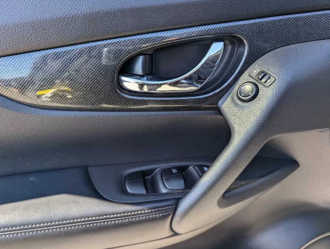 2016 /Charcoal Nissan Rogue SL (KNMAT2MT2GP) with an Other engine, located at 3959 U.S. 80 W, Phenix City, AL, 36870, (334) 297-4885, 32.469296, -85.135185 - **Adventure Awaits with the 2016 Nissan Rogue SL at Gils Auto - Columbus!**<br /> <br /> Are you ready to elevate your daily commute or weekend getaways? The 2016 Nissan Rogue SL is the perfect companion for anyone looking to blend comfort, safety, and style in their next vehicle. Whether you're nav - Photo#8