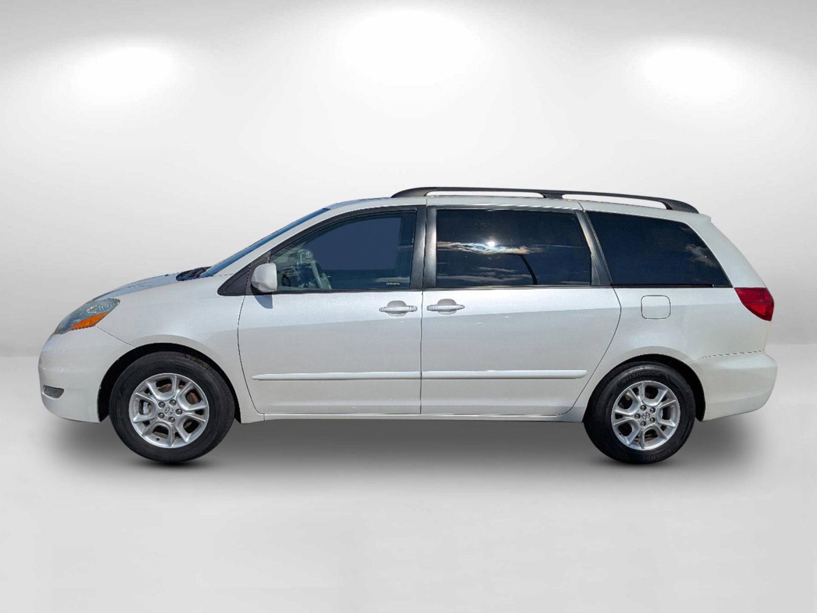 2006 Toyota Sienna (5TDZA22C46S) with an Gas V6 3.3L/201 engine, 5-Speed Automatic transmission, located at 521 Old Farm Lane Rd, Prattville, AL, 36066, (334) 325-1505, 32.482460, -86.416367 - 2006 Toyota Sienna - Photo#11