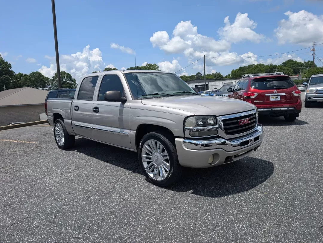 2004 /Pewter GMC Sierra 1500 Crew Cab SLE (2GTEC13T241) with an Gas V8 5.3L/325 engine, 4-Speed HD Automatic w/OD transmission, located at 7000 Northlake Connector, Columbus, GA, 31904, (706) 987-8085, 32.524975, -84.978134 - 2004 GMC Sierra 1500 Crew Cab SLE - Photo#2