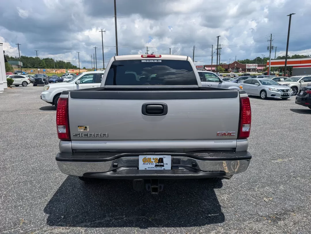 2004 /Pewter GMC Sierra 1500 Crew Cab SLE (2GTEC13T241) with an Gas V8 5.3L/325 engine, 4-Speed HD Automatic w/OD transmission, located at 7000 Northlake Connector, Columbus, GA, 31904, (706) 987-8085, 32.524975, -84.978134 - 2004 GMC Sierra 1500 Crew Cab SLE - Photo#5