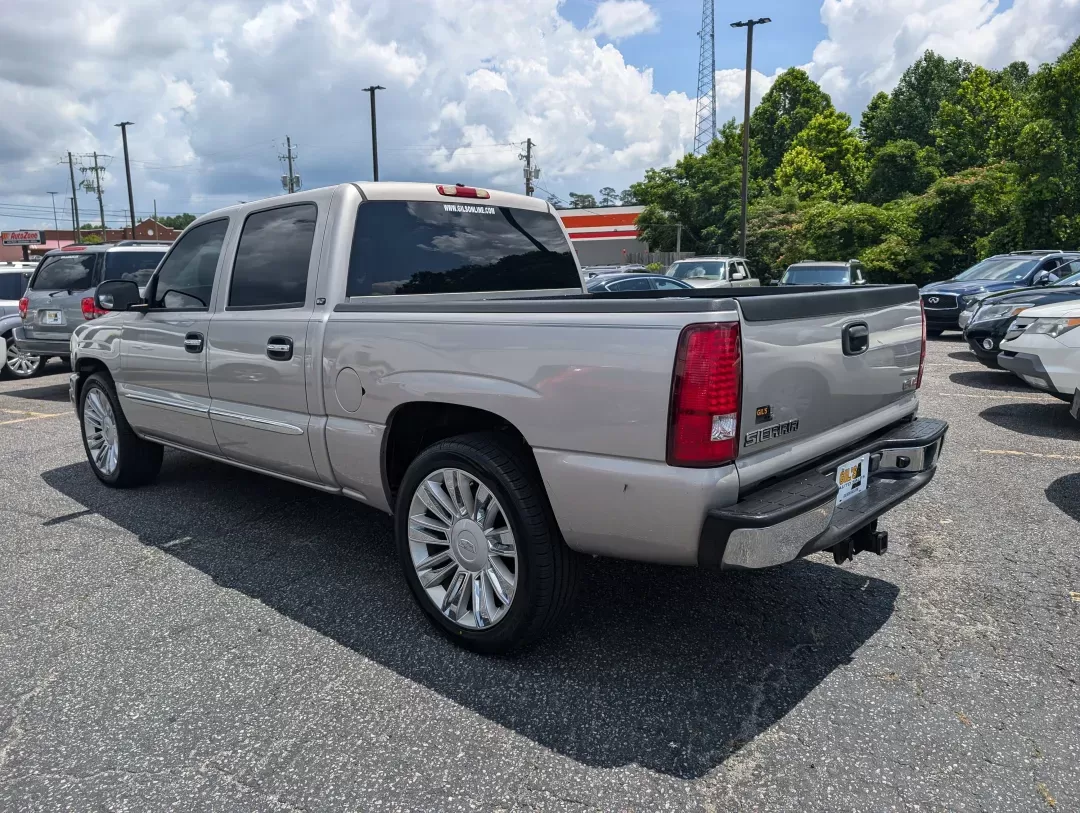 2004 /Pewter GMC Sierra 1500 Crew Cab SLE (2GTEC13T241) with an Gas V8 5.3L/325 engine, 4-Speed HD Automatic w/OD transmission, located at 7000 Northlake Connector, Columbus, GA, 31904, (706) 987-8085, 32.524975, -84.978134 - 2004 GMC Sierra 1500 Crew Cab SLE - Photo#6