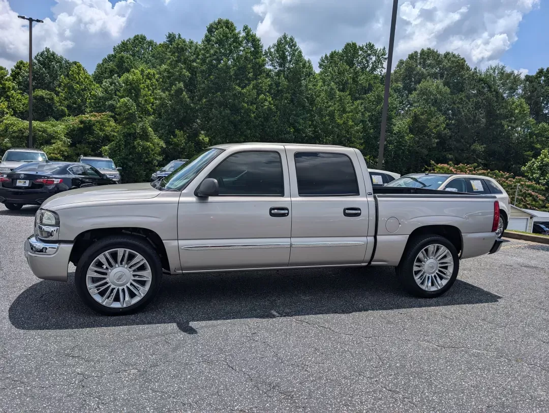 2004 /Pewter GMC Sierra 1500 Crew Cab SLE (2GTEC13T241) with an Gas V8 5.3L/325 engine, 4-Speed HD Automatic w/OD transmission, located at 7000 Northlake Connector, Columbus, GA, 31904, (706) 987-8085, 32.524975, -84.978134 - 2004 GMC Sierra 1500 Crew Cab SLE - Photo#7
