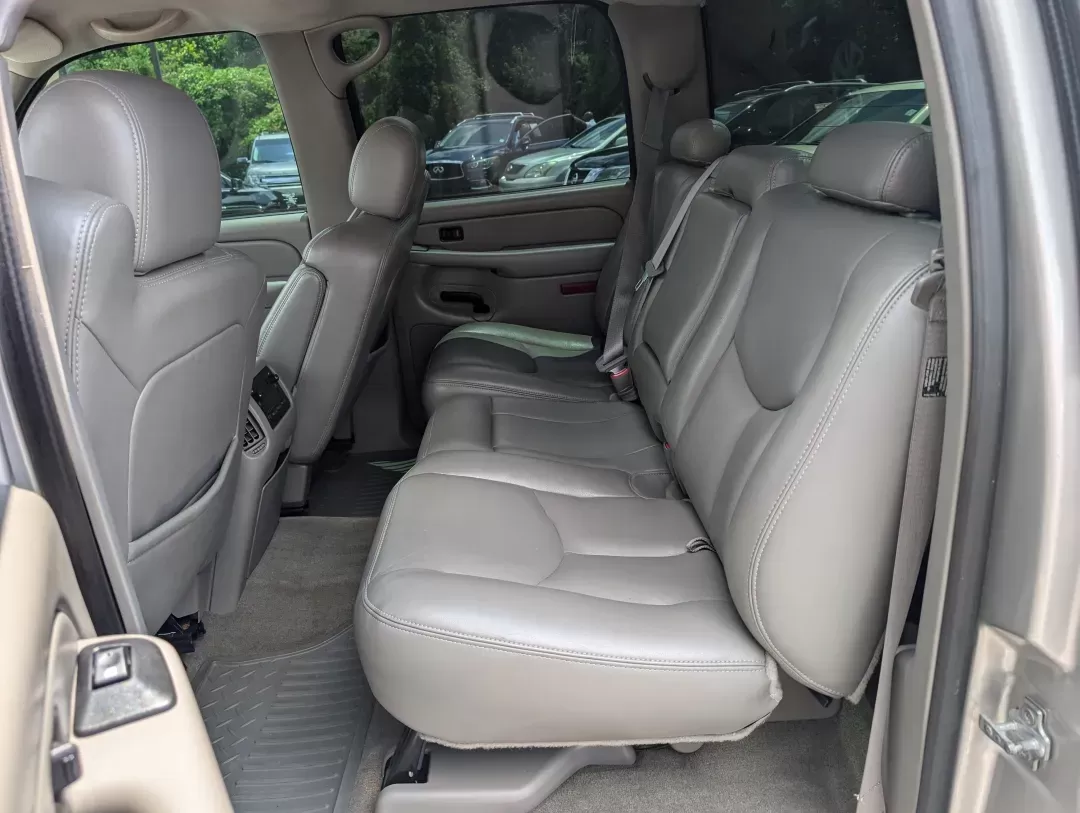 2004 /Pewter GMC Sierra 1500 Crew Cab SLE (2GTEC13T241) with an Gas V8 5.3L/325 engine, 4-Speed HD Automatic w/OD transmission, located at 7000 Northlake Connector, Columbus, GA, 31904, (706) 987-8085, 32.524975, -84.978134 - 2004 GMC Sierra 1500 Crew Cab SLE - Photo#10