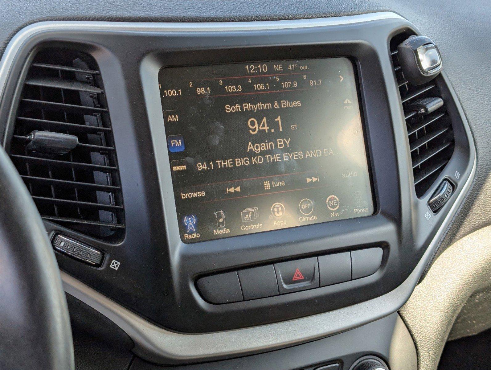 2015 /Lt Frost Beige/Black Jeep Cherokee Limited (1C4PJLDS8FW) with an Regular Unleaded V-6 3.2 L/198 engine, 9-Speed Automatic w/OD transmission, located at 7000 Northlake Connector, Columbus, GA, 31904, (706) 987-8085, 32.524975, -84.978134 - 2015 Jeep Cherokee Limited - Photo#15