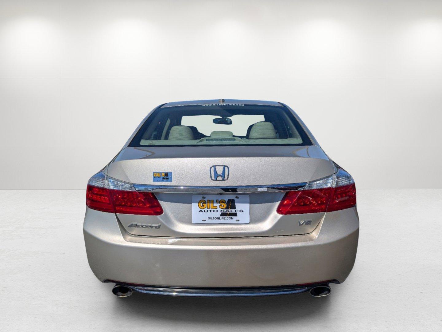 2013 Honda Accord Sdn EX-L (1HGCR3F86DA) with an Gas V6 3.5L/212 engine, 6-Speed Automatic w/Manual Shift transmission, located at 521 Old Farm Lane Rd, Prattville, AL, 36066, (334) 325-1505, 32.482460, -86.416367 - 2013 Honda Accord Sdn EX-L - Photo#5