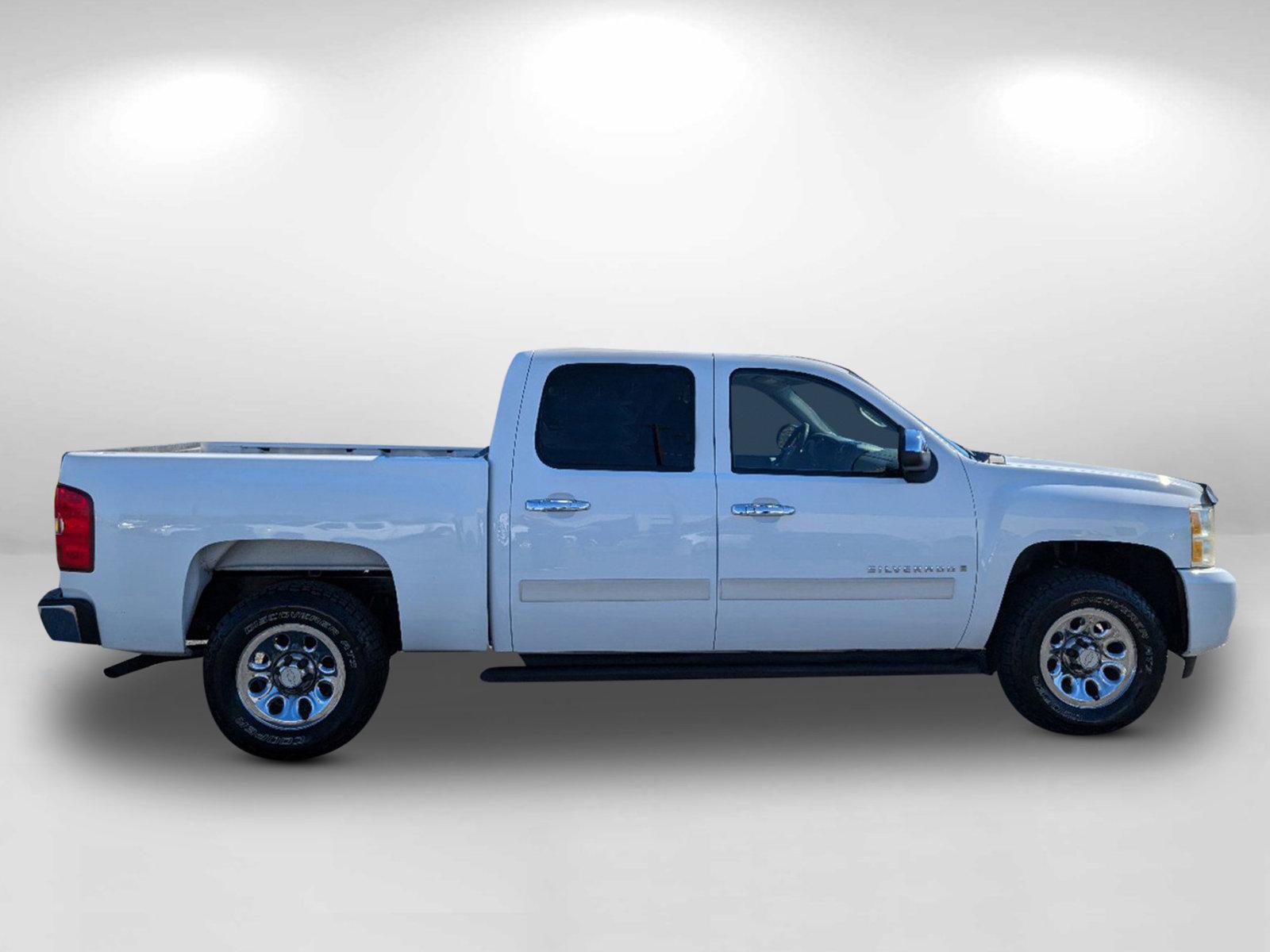 2008 /Dark Titanium Chevrolet Silverado 1500 LS (3GCEC13C48G) with an Gas V8 4.8L/293 engine, 4-Speed Automatic w/OD transmission, located at 5115 14th Ave., Columbus, GA, 31904, (706) 323-0345, 32.511494, -84.971046 - 2008 Chevrolet Silverado 1500 LS - Photo#4