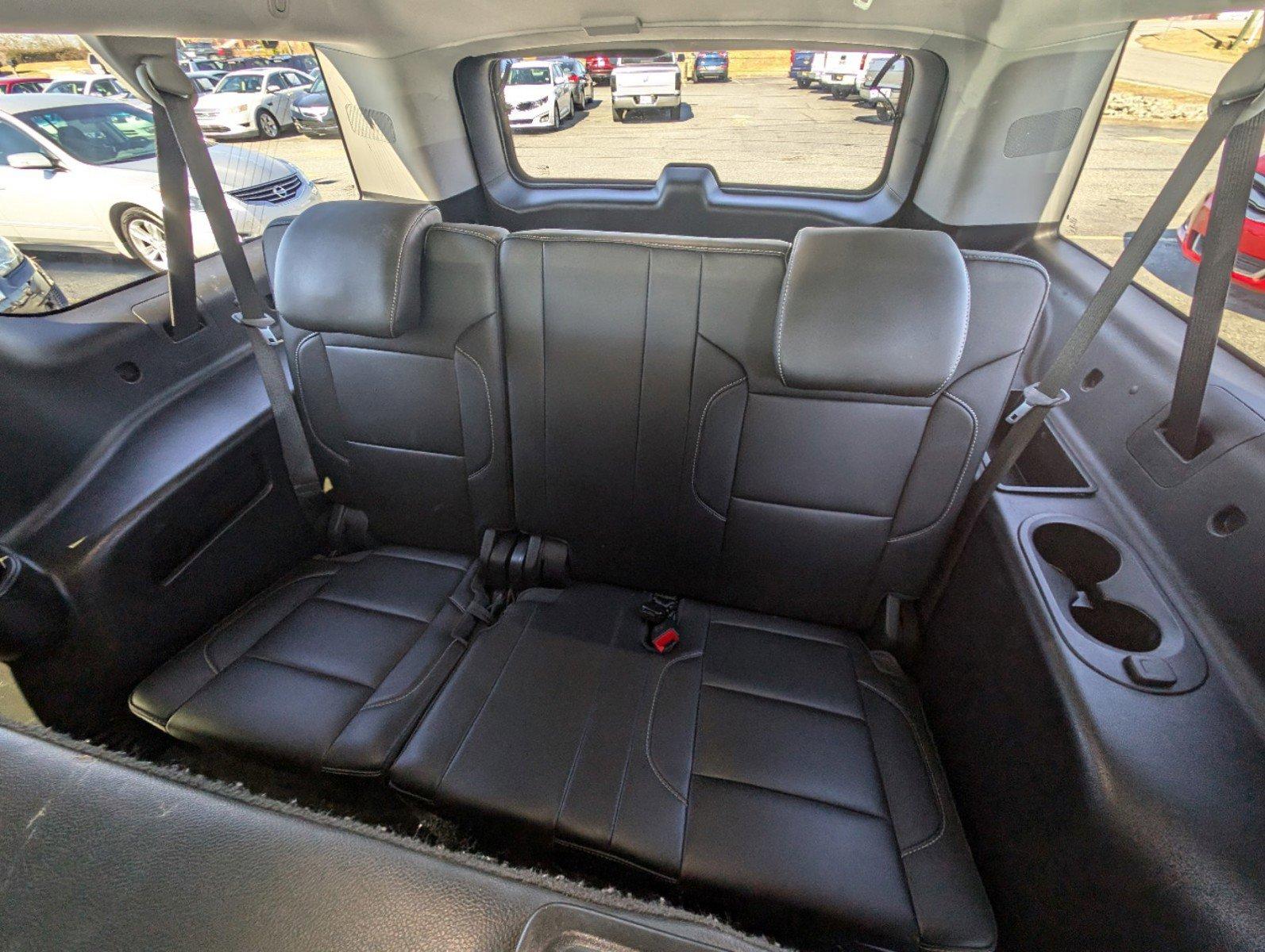 2019 /Jet Black Chevrolet Suburban LT (1GNSCHKC1KR) with an Gas/Ethanol V8 5.3L/ engine, 6-Speed Automatic transmission, located at 3959 U.S. 80 W, Phenix City, AL, 36870, (334) 297-4885, 32.469296, -85.135185 - 2019 Chevrolet Suburban LT - Photo#2