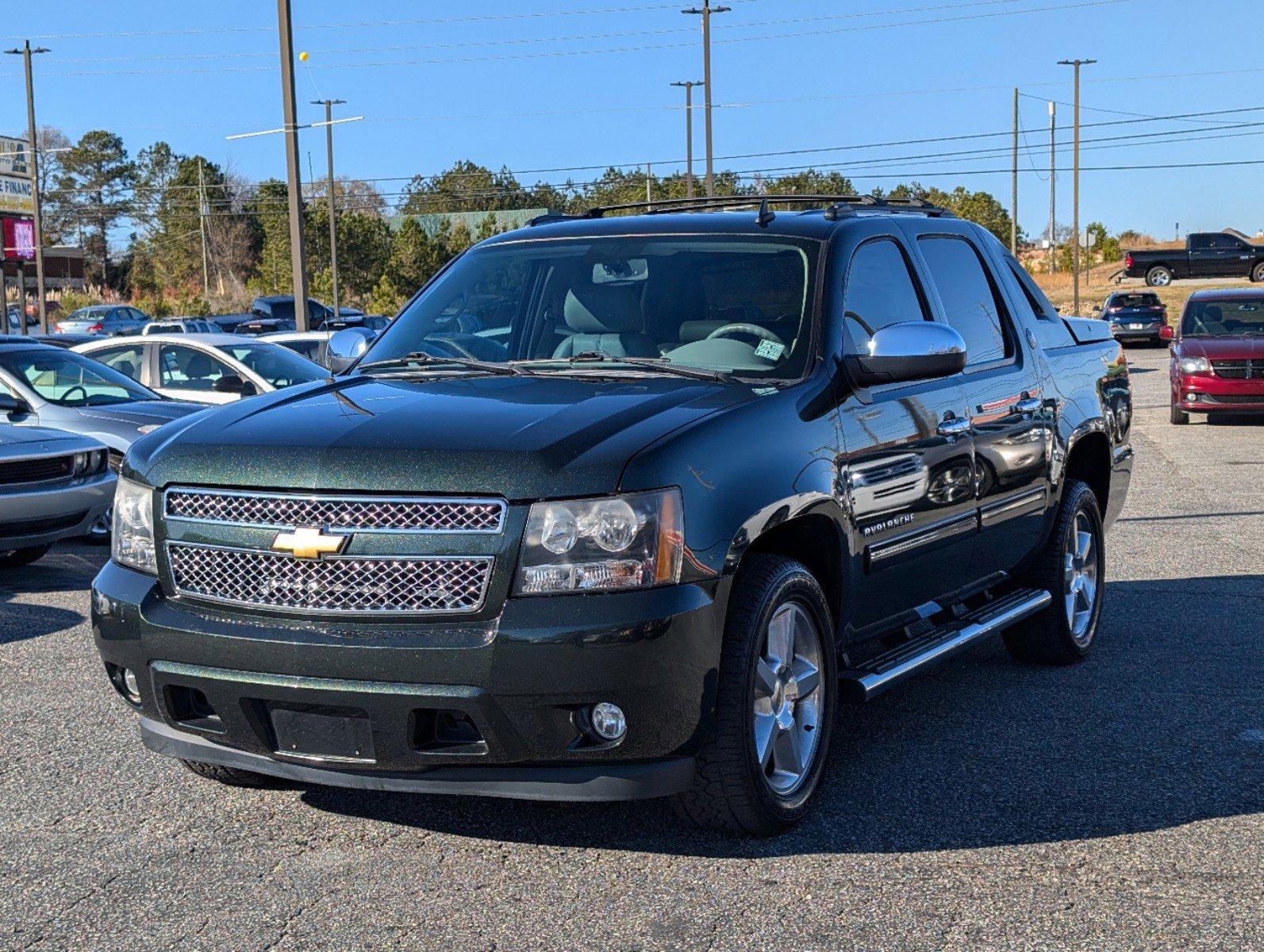 2013 /Dark Titanium/Light Titanium Chevrolet Avalanche LT (3GNMCFE09DG) with an Gas/Ethanol V8 5.3L/325 engine, 6-Speed Automatic transmission, located at 3959 U.S. 80 W, Phenix City, AL, 36870, (334) 297-4885, 32.469296, -85.135185 - 2013 Chevrolet Avalanche LT - Photo#1