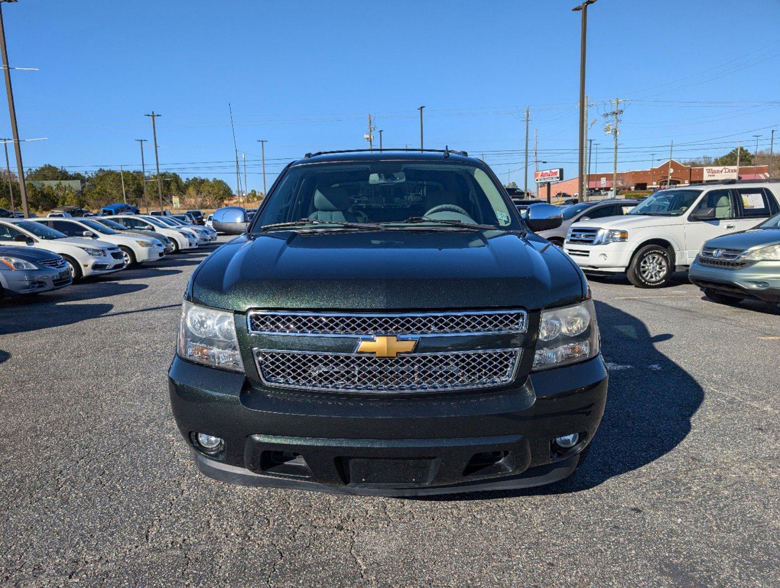 2013 /Dark Titanium/Light Titanium Chevrolet Avalanche LT (3GNMCFE09DG) with an Gas/Ethanol V8 5.3L/325 engine, 6-Speed Automatic transmission, located at 3959 U.S. 80 W, Phenix City, AL, 36870, (334) 297-4885, 32.469296, -85.135185 - 2013 Chevrolet Avalanche LT - Photo#2