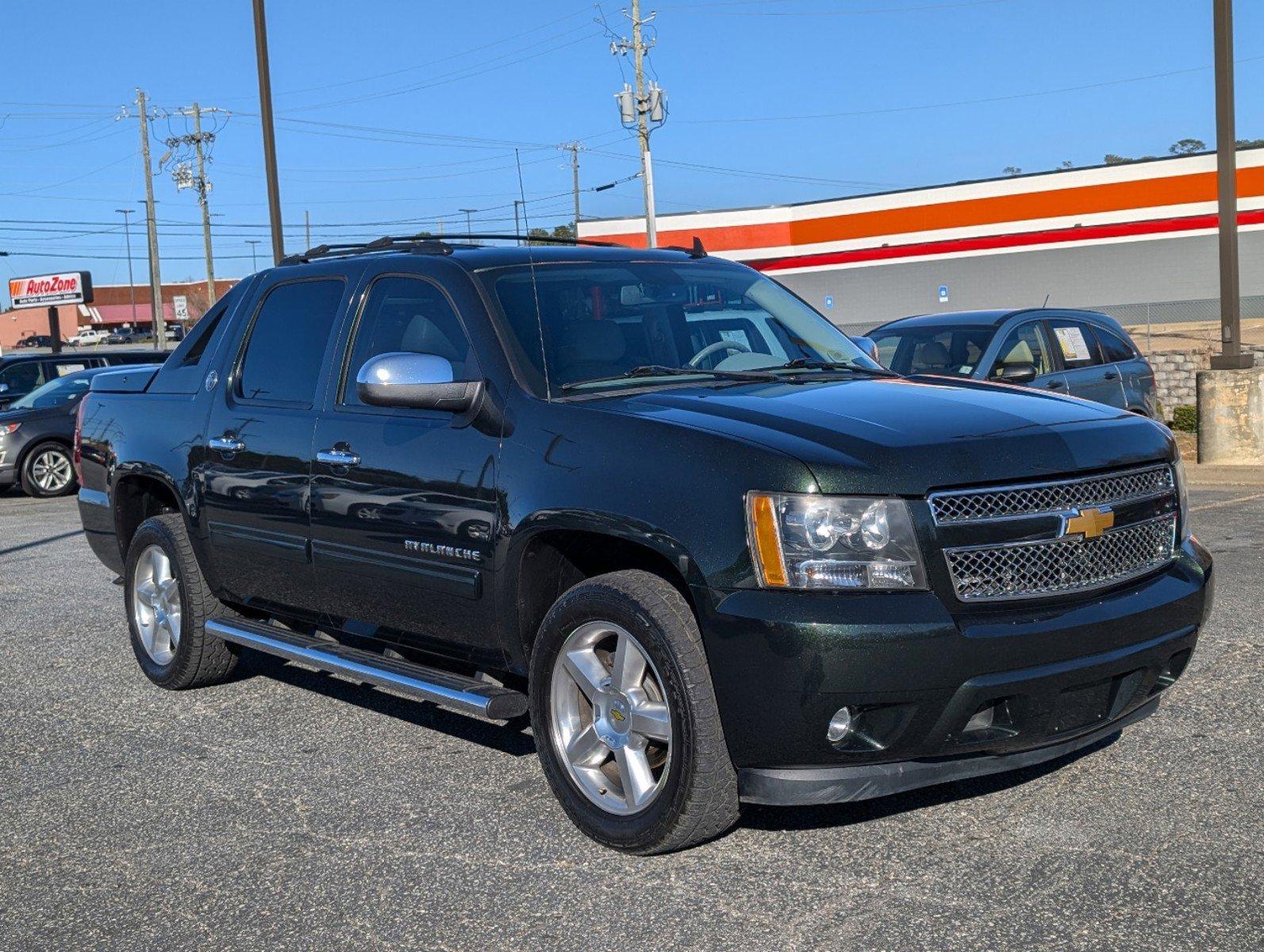 2013 /Dark Titanium/Light Titanium Chevrolet Avalanche LT (3GNMCFE09DG) with an Gas/Ethanol V8 5.3L/325 engine, 6-Speed Automatic transmission, located at 3959 U.S. 80 W, Phenix City, AL, 36870, (334) 297-4885, 32.469296, -85.135185 - 2013 Chevrolet Avalanche LT - Photo#3