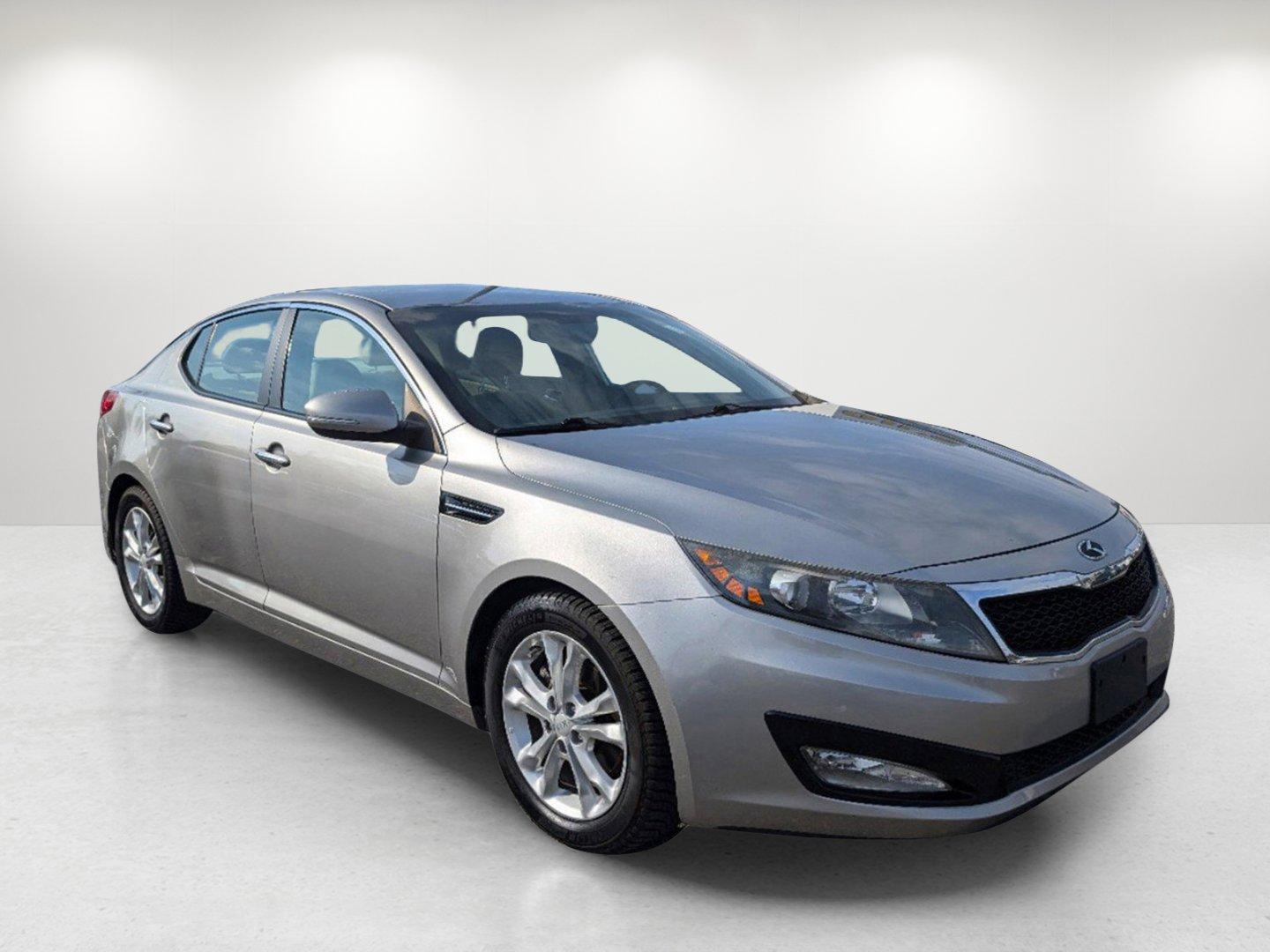 2013 /Beige Kia Optima EX (5XXGN4A7XDG) with an Gas I4 2.4L/144 engine, 6-Speed Automatic w/manual shift transmission, located at 5115 14th Ave., Columbus, GA, 31904, (706) 323-0345, 32.511494, -84.971046 - 2013 Kia Optima EX - Photo#2