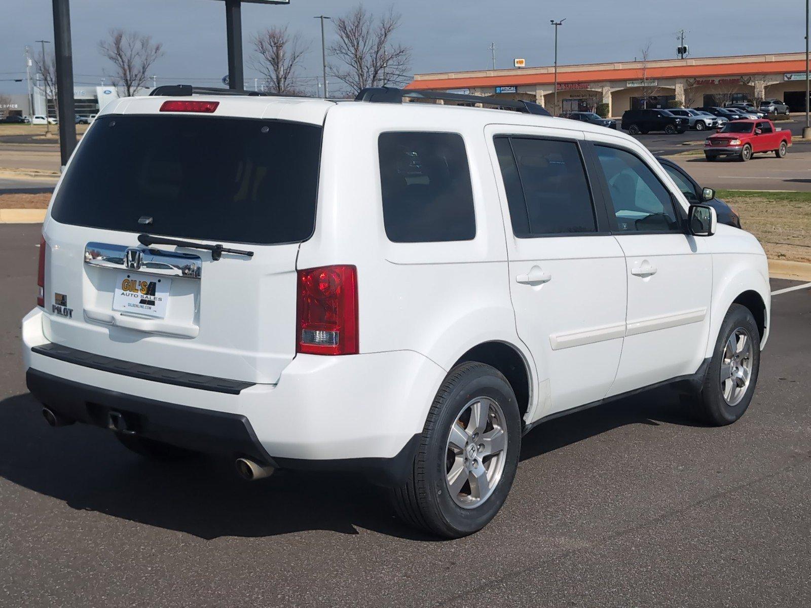 2011 Honda Pilot EX (5FNYF3H45BB) with an Gas V6 3.5L/212 engine, 5-Speed Automatic w/OD transmission, located at 521 Old Farm Lane Rd, Prattville, AL, 36066, (334) 325-1505, 32.482460, -86.416367 - 2011 Honda Pilot EX - Photo#4