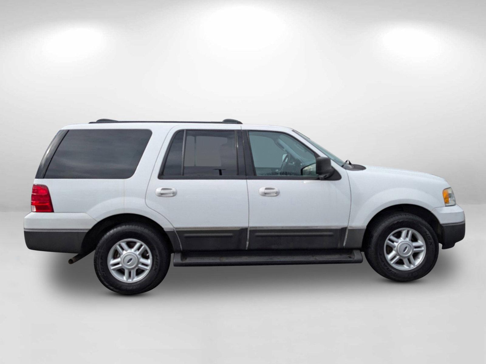 2004 Ford Expedition XLT (1FMRU15W44L) with an Gas V8 4.6L/281 engine, 4-Speed Automatic w/OD transmission, located at 5115 14th Ave., Columbus, GA, 31904, (706) 323-0345, 32.511494, -84.971046 - 2004 Ford Expedition XLT - Photo#3