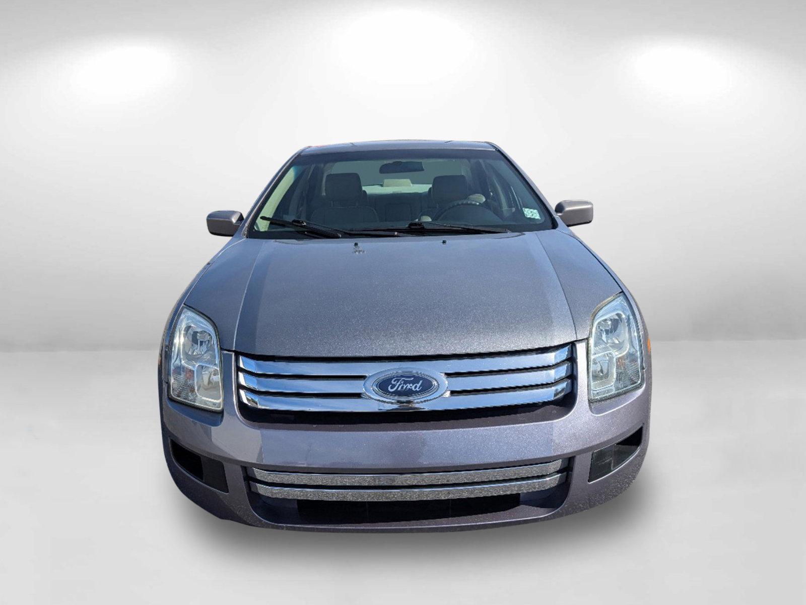 2006 Ford Fusion SE (3FAFP07136R) with an Gas V6 3.0L/182 engine, 6-Speed Automatic transmission, located at 7000 Northlake Connector, Columbus, GA, 31904, (706) 987-8085, 32.524975, -84.978134 - 2006 Ford Fusion SE - Photo#1