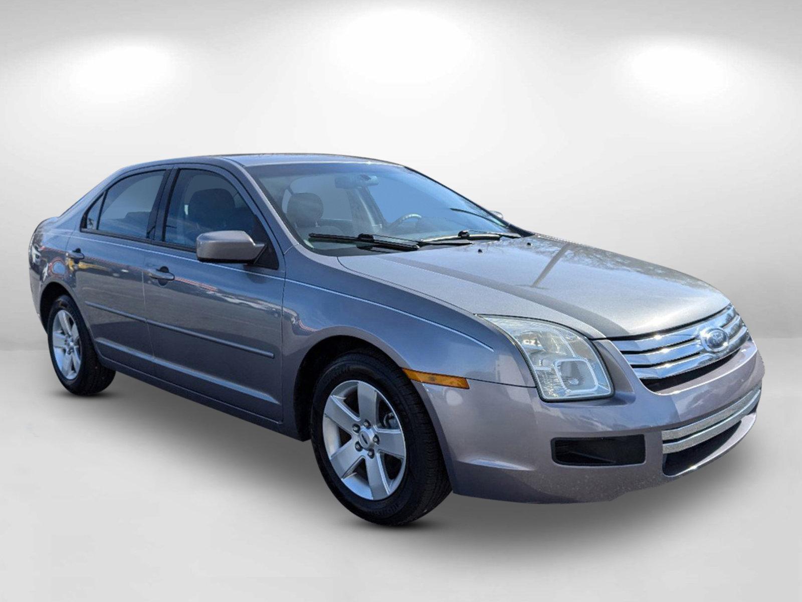 2006 Ford Fusion SE (3FAFP07136R) with an Gas V6 3.0L/182 engine, 6-Speed Automatic transmission, located at 7000 Northlake Connector, Columbus, GA, 31904, (706) 987-8085, 32.524975, -84.978134 - 2006 Ford Fusion SE - Photo#2