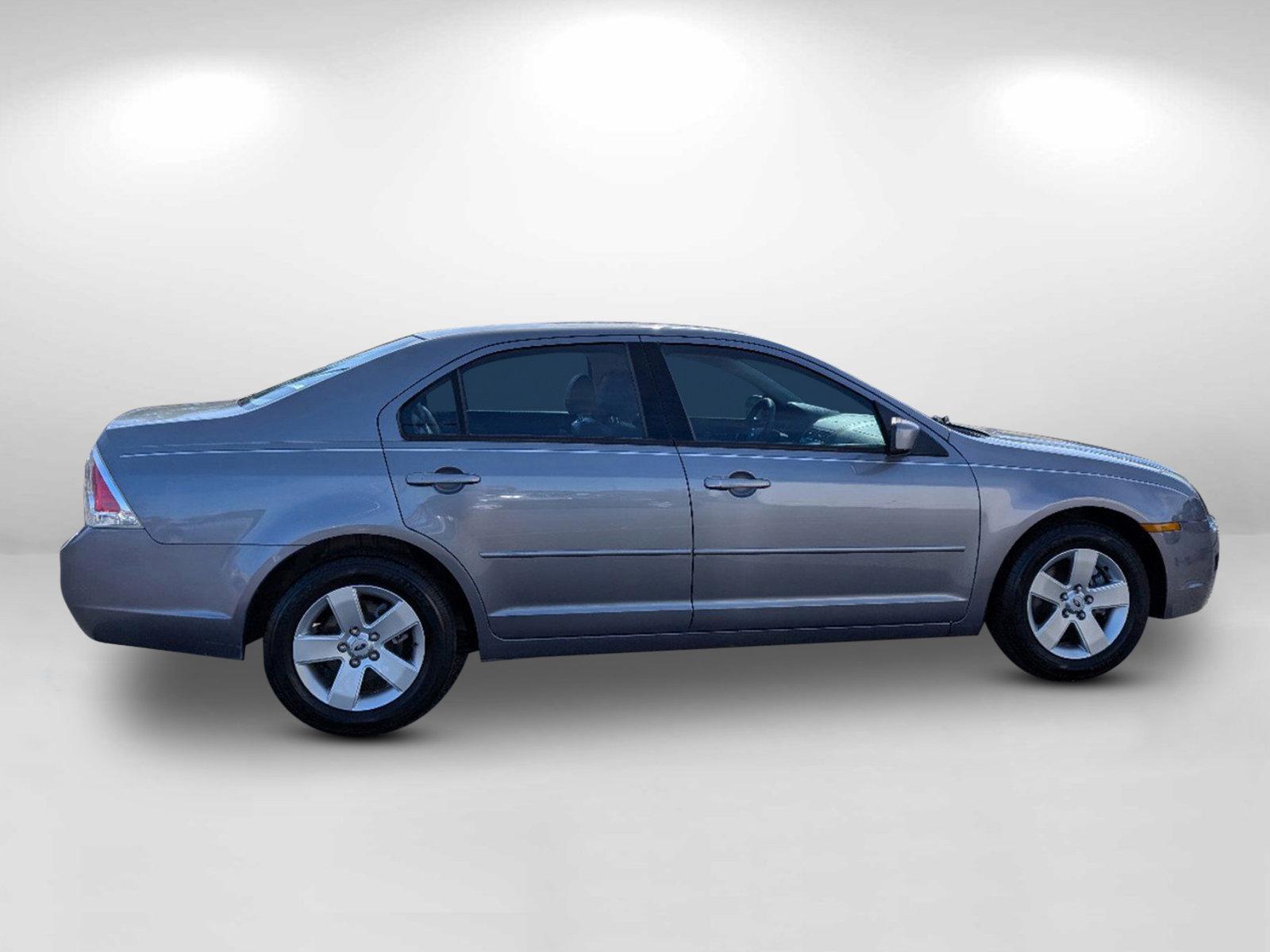 2006 Ford Fusion SE (3FAFP07136R) with an Gas V6 3.0L/182 engine, 6-Speed Automatic transmission, located at 7000 Northlake Connector, Columbus, GA, 31904, (706) 987-8085, 32.524975, -84.978134 - 2006 Ford Fusion SE - Photo#3