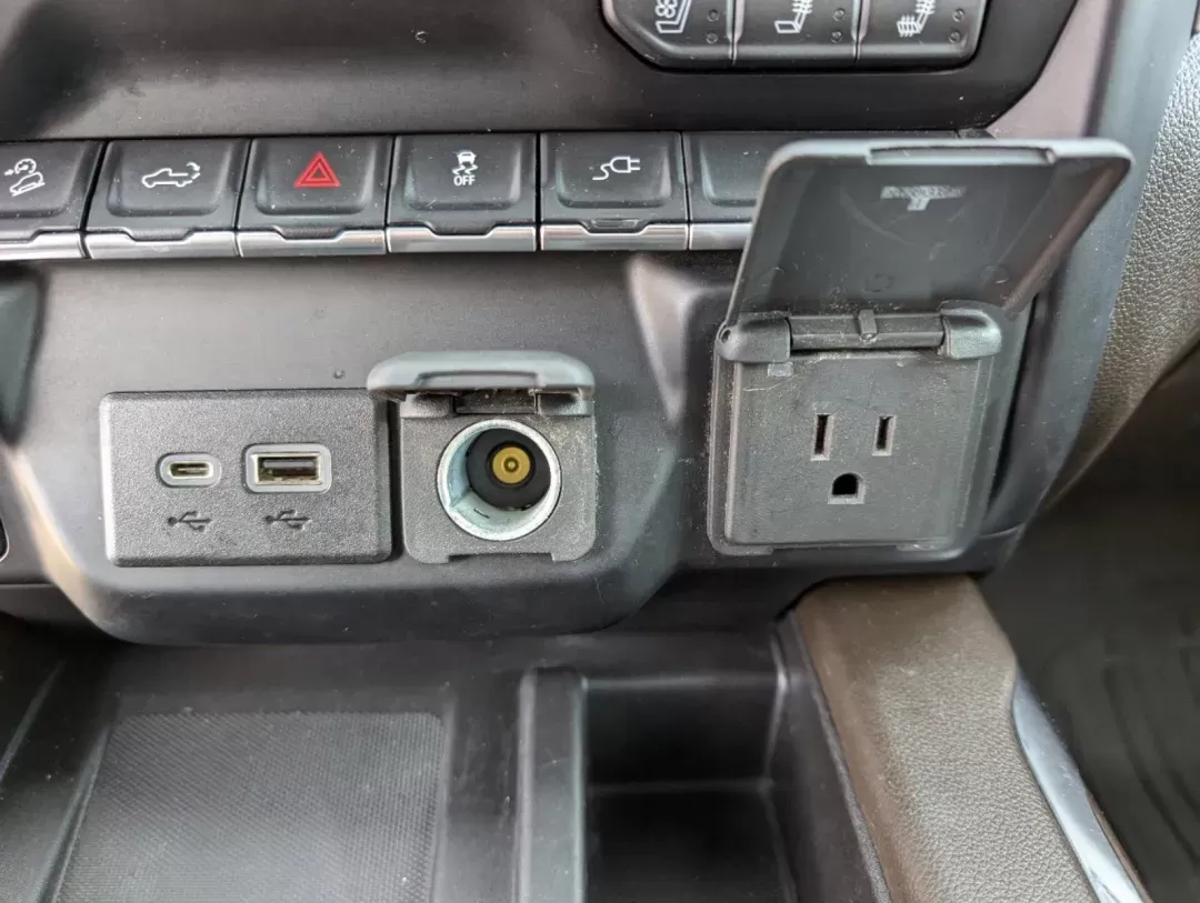 2022 /Dark Walnut/Slate GMC Sierra 1500 Limited SLT (1GTU9DED2NZ) with an Gas V8 5.3L/325 engine, 10-Speed Automatic transmission, located at 7000 Northlake Connector, Columbus, GA, 31904, (706) 987-8085, 32.524975, -84.978134 - 2022 GMC Sierra 1500 Limited SLT - Photo#15