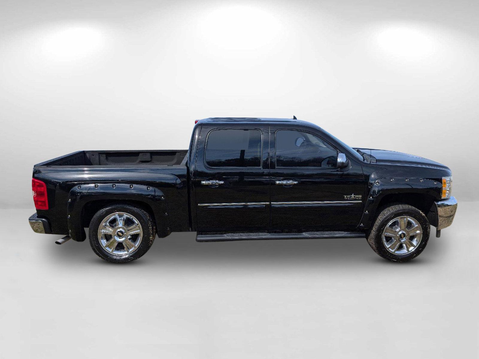 2012 /Ebony Chevrolet Silverado 1500 LT (3GCPCSE00CG) with an Gas/Ethanol V8 5.3L/323 engine, 6-Speed Automatic transmission, located at 3959 U.S. 80 W, Phenix City, AL, 36870, (334) 297-4885, 32.469296, -85.135185 - 2012 Chevrolet Silverado 1500 LT - Photo#5