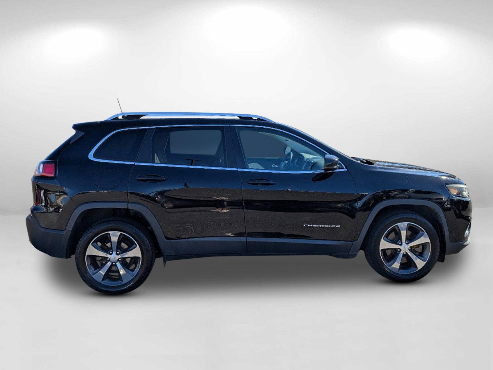 2019 /Ski Gray/Black Jeep Cherokee Limited (1C4PJLDB2KD) with an Regular Unleaded I-4 2.4 L/144 engine, 9-Speed Automatic w/OD transmission, located at 5115 14th Ave., Columbus, GA, 31904, (706) 323-0345, 32.511494, -84.971046 - 2019 Jeep Cherokee Limited - Photo#7