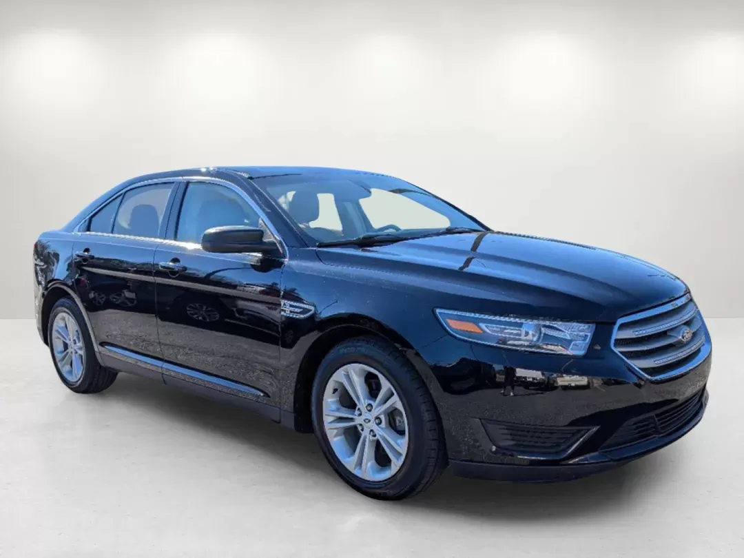 2017 Ford Taurus SE (1FAHP2D81HG) with an Regular Unleaded V-6 3.5 L/213 engine, 6-Speed Automatic w/OD transmission, located at 7000 Northlake Connector, Columbus, GA, 31904, (706) 987-8085, 32.524975, -84.978134 - 2017 Ford Taurus SE - Photo#1