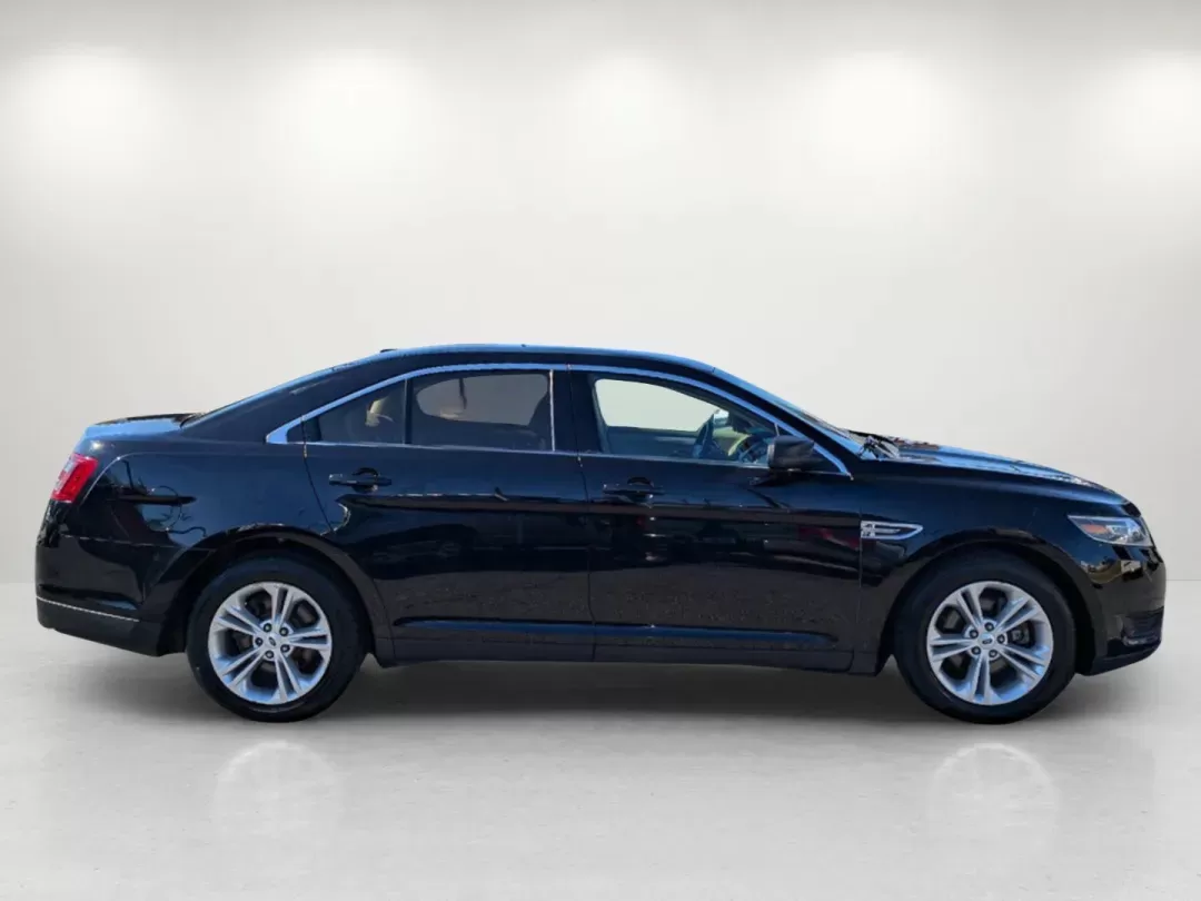 2017 Ford Taurus SE (1FAHP2D81HG) with an Regular Unleaded V-6 3.5 L/213 engine, 6-Speed Automatic w/OD transmission, located at 7000 Northlake Connector, Columbus, GA, 31904, (706) 987-8085, 32.524975, -84.978134 - 2017 Ford Taurus SE - Photo#2