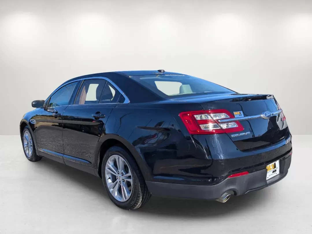 2017 Ford Taurus SE (1FAHP2D81HG) with an Regular Unleaded V-6 3.5 L/213 engine, 6-Speed Automatic w/OD transmission, located at 7000 Northlake Connector, Columbus, GA, 31904, (706) 987-8085, 32.524975, -84.978134 - 2017 Ford Taurus SE - Photo#5