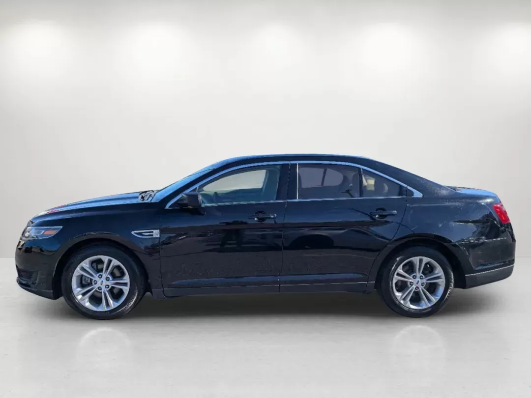 2017 Ford Taurus SE (1FAHP2D81HG) with an Regular Unleaded V-6 3.5 L/213 engine, 6-Speed Automatic w/OD transmission, located at 7000 Northlake Connector, Columbus, GA, 31904, (706) 987-8085, 32.524975, -84.978134 - 2017 Ford Taurus SE - Photo#6