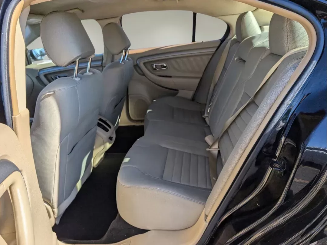 2017 Ford Taurus SE (1FAHP2D81HG) with an Regular Unleaded V-6 3.5 L/213 engine, 6-Speed Automatic w/OD transmission, located at 7000 Northlake Connector, Columbus, GA, 31904, (706) 987-8085, 32.524975, -84.978134 - 2017 Ford Taurus SE - Photo#8