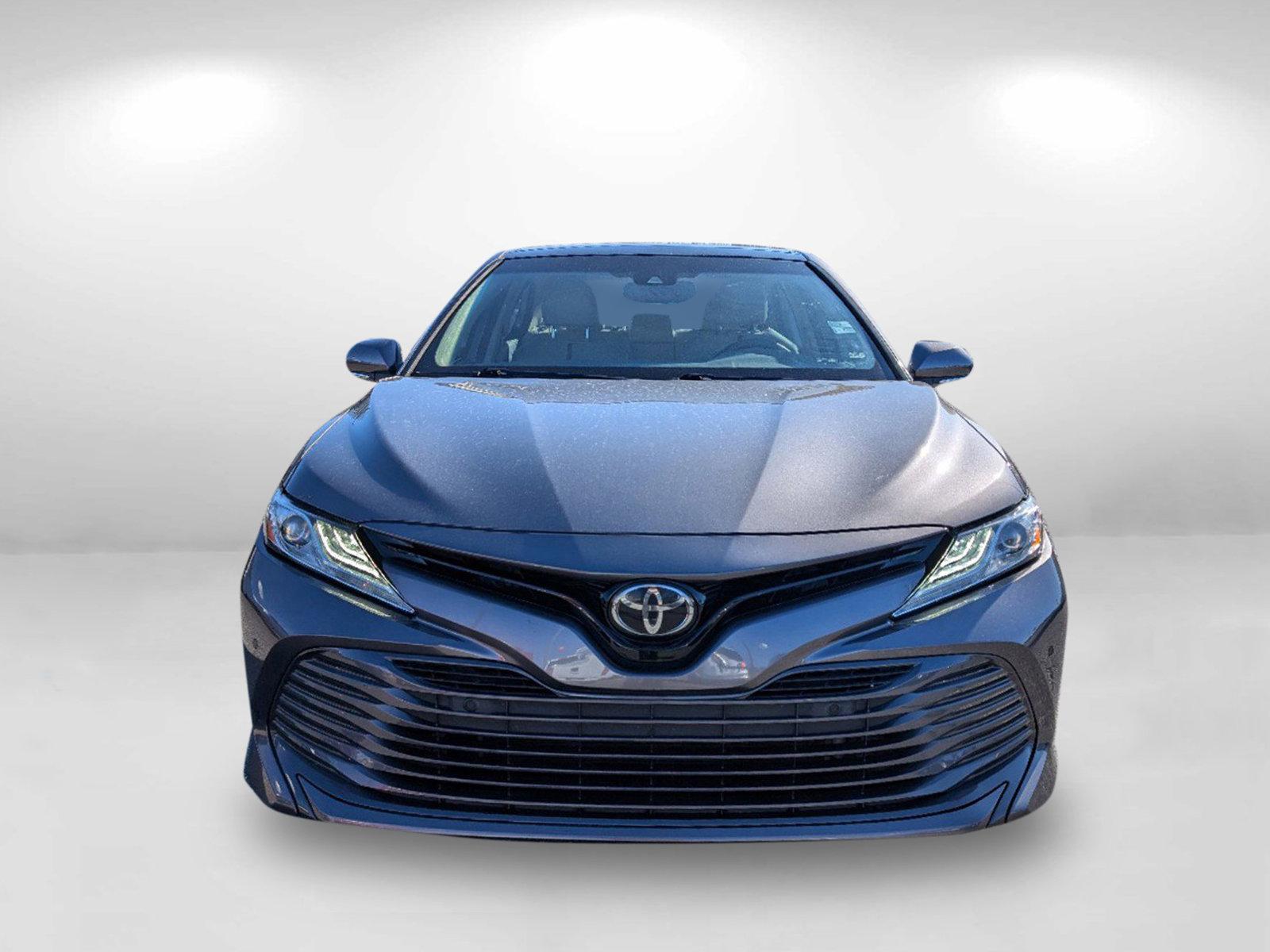 2018 Toyota Camry XLE (4T1B11HKXJU) with an Regular Unleaded I-4 2.5 L/152 engine, 8-Speed Automatic w/OD transmission, located at 1430 Gateway Drive, Opelika, AL, 36801, (334) 239-0944, 32.637871, -85.409790 - 2018 Toyota Camry XLE - Photo#1