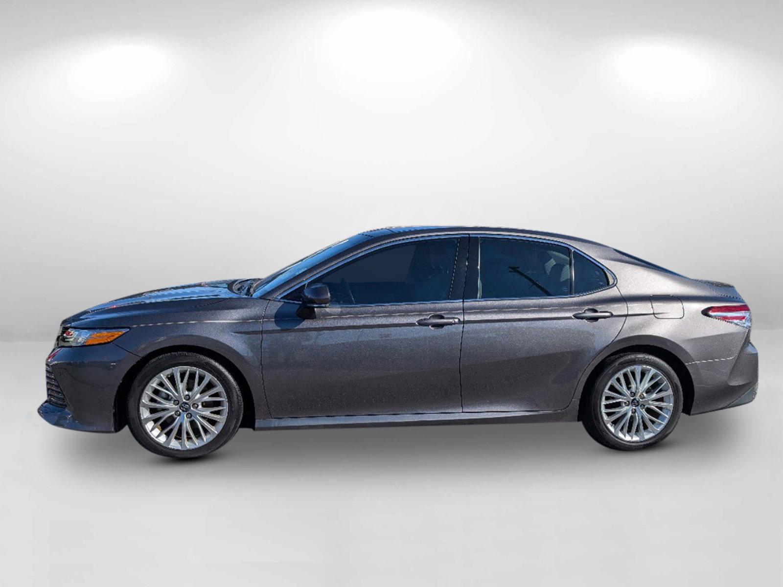 2018 Toyota Camry XLE (4T1B11HKXJU) with an Regular Unleaded I-4 2.5 L/152 engine, 8-Speed Automatic w/OD transmission, located at 1430 Gateway Drive, Opelika, AL, 36801, (334) 239-0944, 32.637871, -85.409790 - 2018 Toyota Camry XLE - Photo#7