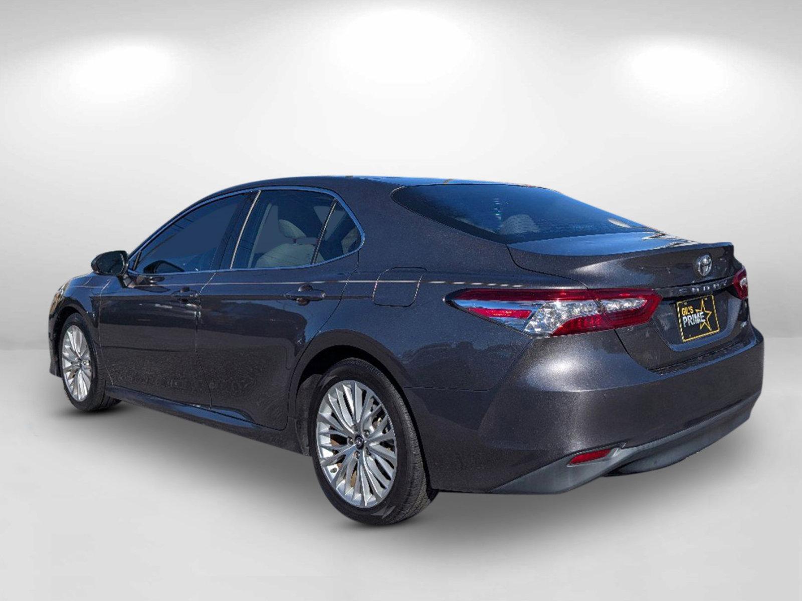 2018 Toyota Camry XLE (4T1B11HKXJU) with an Regular Unleaded I-4 2.5 L/152 engine, 8-Speed Automatic w/OD transmission, located at 3959 U.S. 80 W, Phenix City, AL, 36870, (334) 297-4885, 32.469296, -85.135185 - 2018 Toyota Camry XLE - Photo#10