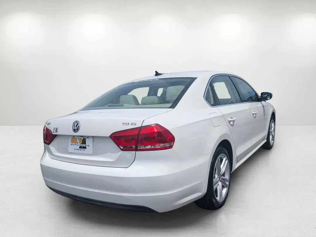 2014 Volkswagen Passat TDI SE w/Sunroof (1VWBN7A35EC) with an Intercooled Turbo Diesel I-4 2.0 L/120 engine, 6-Speed Auto-Shift Manual w/OD transmission, located at 804 22nd Ave, Phenix City, AL, 36870, (334) 297-1860, 32.484749, -85.024475 - 2014 Volkswagen Passat TDI SE w/Sunroof - Photo#4