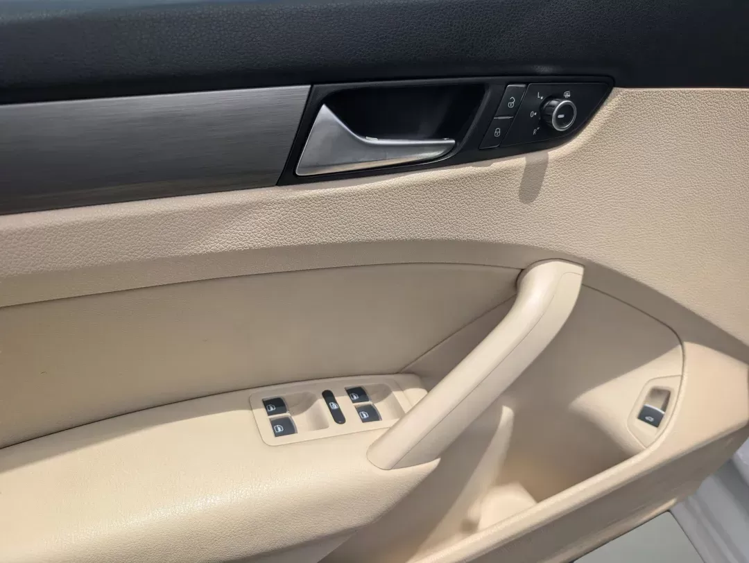 2014 Volkswagen Passat TDI SE w/Sunroof (1VWBN7A35EC) with an Intercooled Turbo Diesel I-4 2.0 L/120 engine, 6-Speed Auto-Shift Manual w/OD transmission, located at 804 22nd Ave, Phenix City, AL, 36870, (334) 297-1860, 32.484749, -85.024475 - 2014 Volkswagen Passat TDI SE w/Sunroof - Photo#8