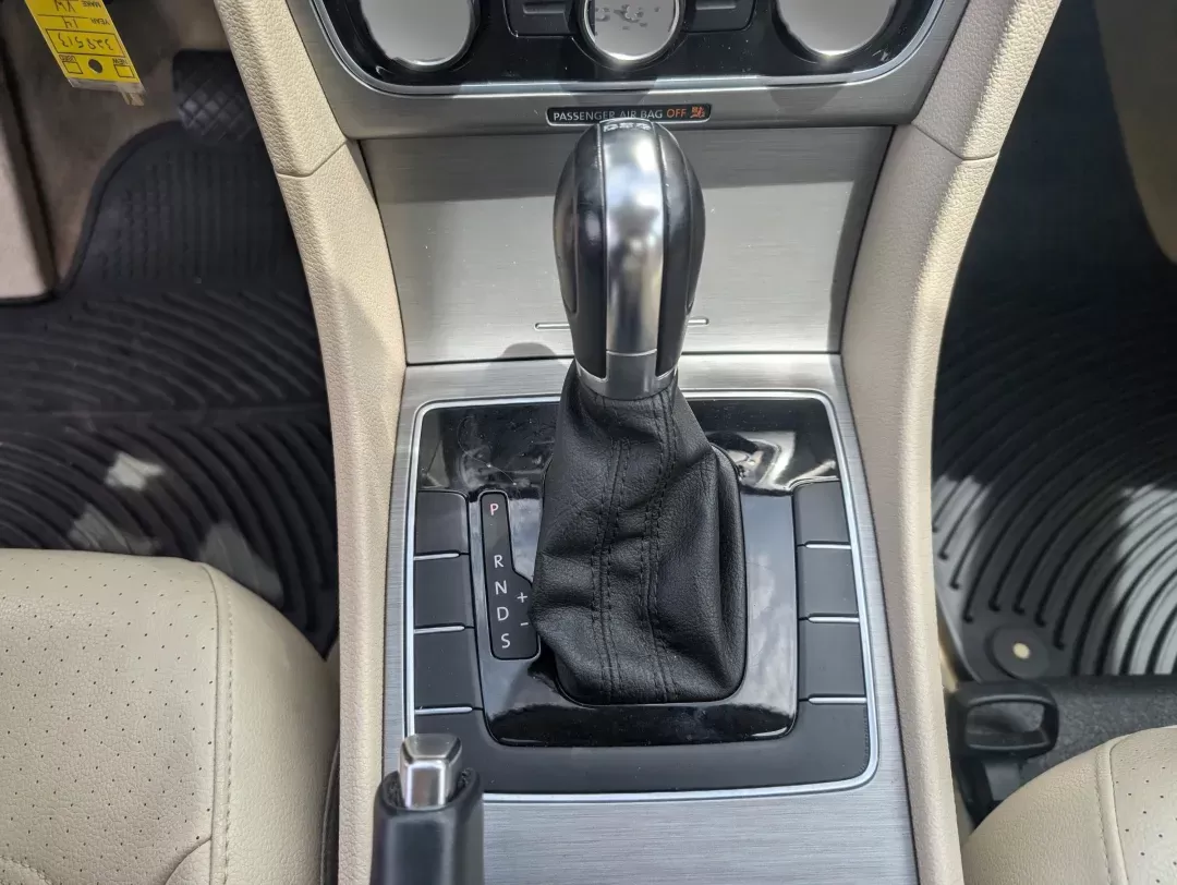 2014 Volkswagen Passat TDI SE w/Sunroof (1VWBN7A35EC) with an Intercooled Turbo Diesel I-4 2.0 L/120 engine, 6-Speed Auto-Shift Manual w/OD transmission, located at 804 22nd Ave, Phenix City, AL, 36870, (334) 297-1860, 32.484749, -85.024475 - 2014 Volkswagen Passat TDI SE w/Sunroof - Photo#13