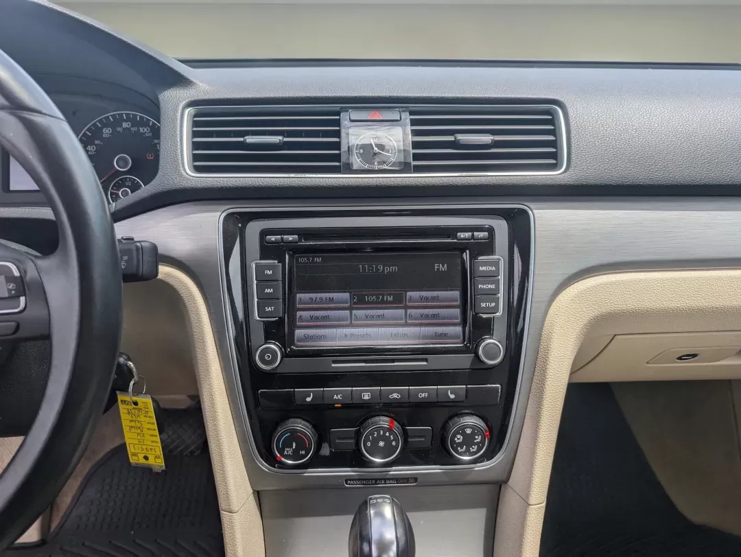 2014 Volkswagen Passat TDI SE w/Sunroof (1VWBN7A35EC) with an Intercooled Turbo Diesel I-4 2.0 L/120 engine, 6-Speed Auto-Shift Manual w/OD transmission, located at 804 22nd Ave, Phenix City, AL, 36870, (334) 297-1860, 32.484749, -85.024475 - 2014 Volkswagen Passat TDI SE w/Sunroof - Photo#14