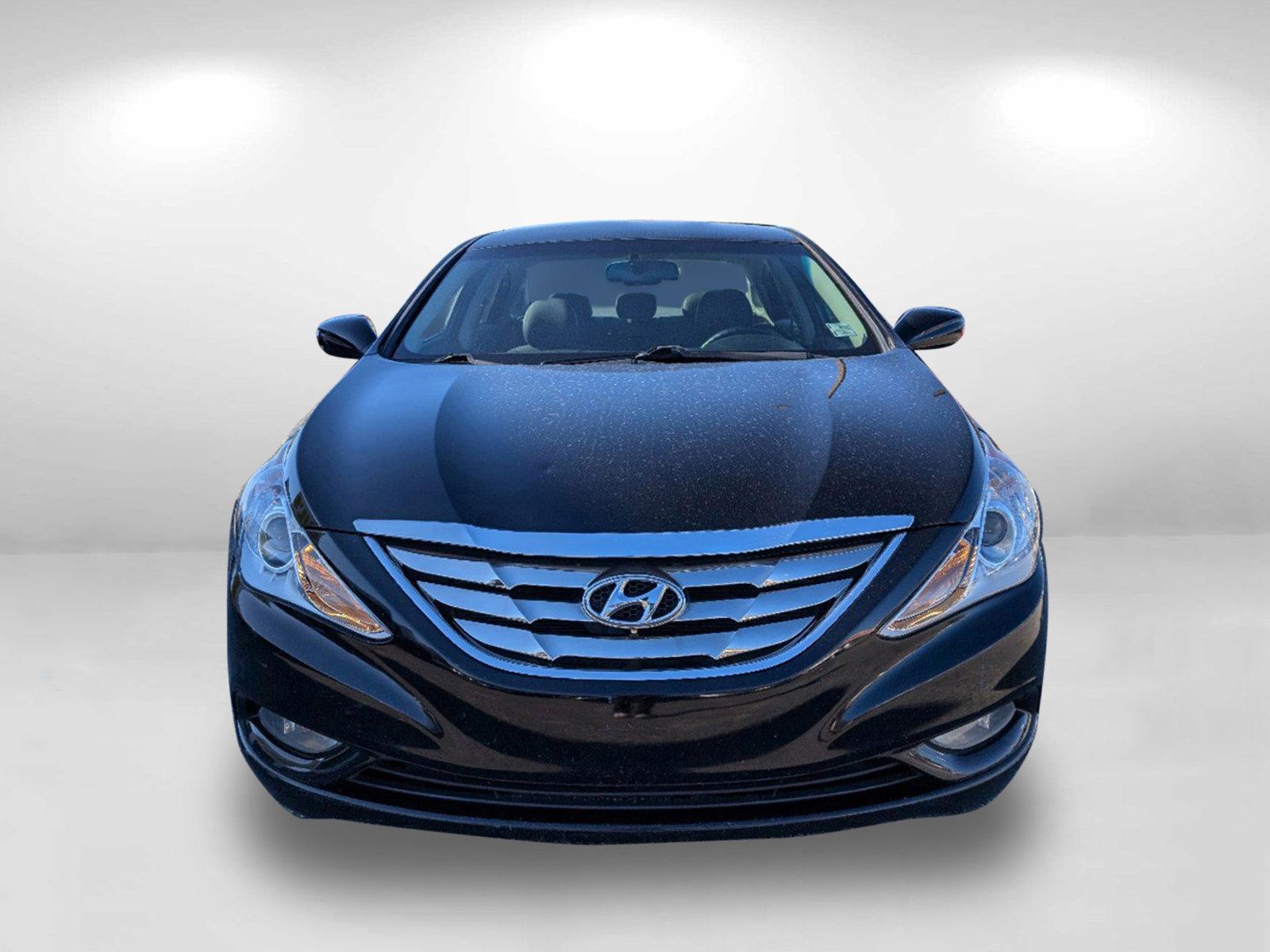 2013 /Black Hyundai Sonata SE (5NPEC4AC4DH) with an Gas I4 2.4L/144 engine, 6-Speed Automatic w/Manual Shift transmission, located at 3959 U.S. 80 W, Phenix City, AL, 36870, (334) 297-4885, 32.469296, -85.135185 - 2013 Hyundai Sonata SE - Photo#5